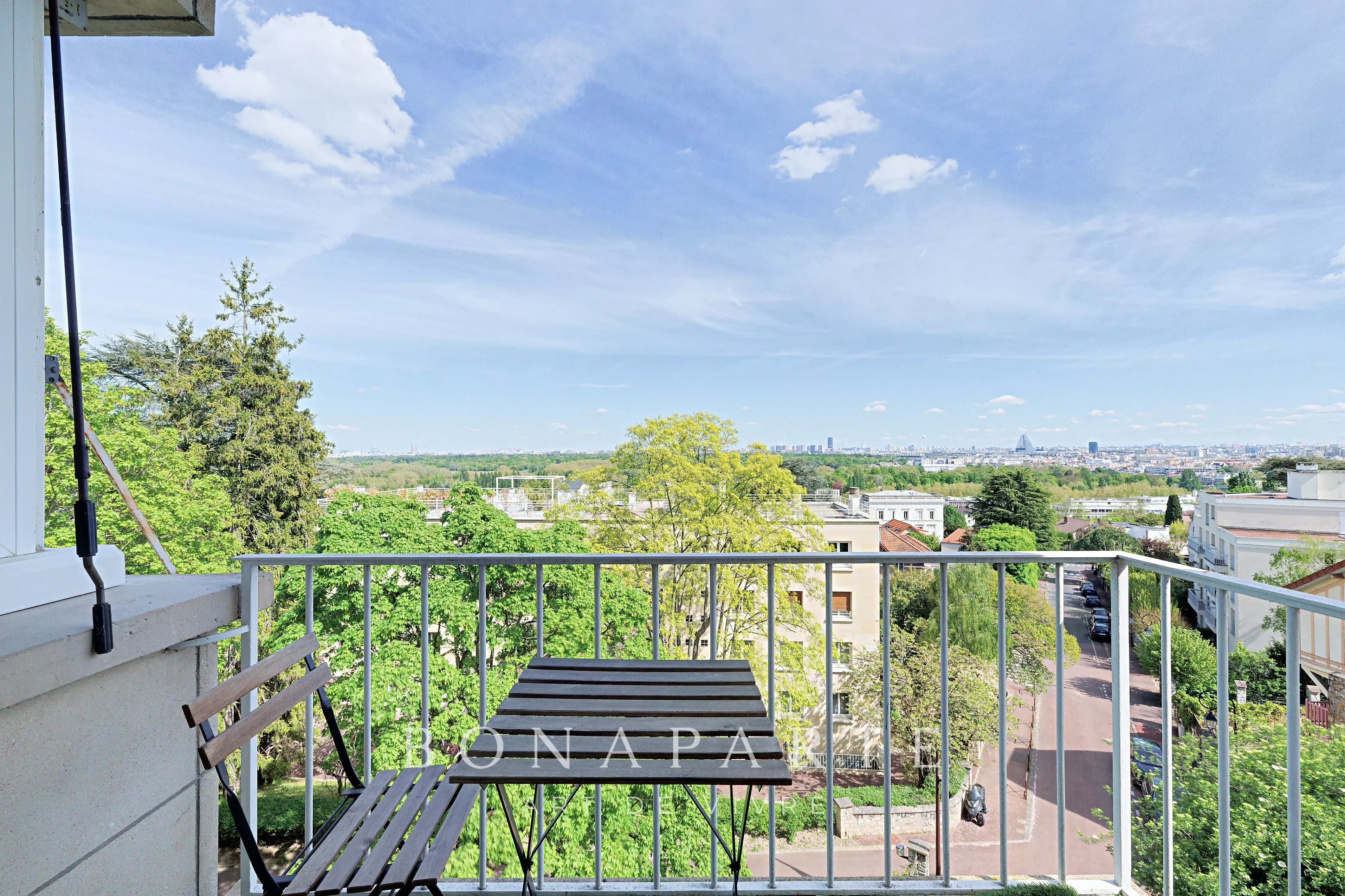 3 pièces 74 m² – Balcon, vue Tour Eiffel, parking – Val d’Or