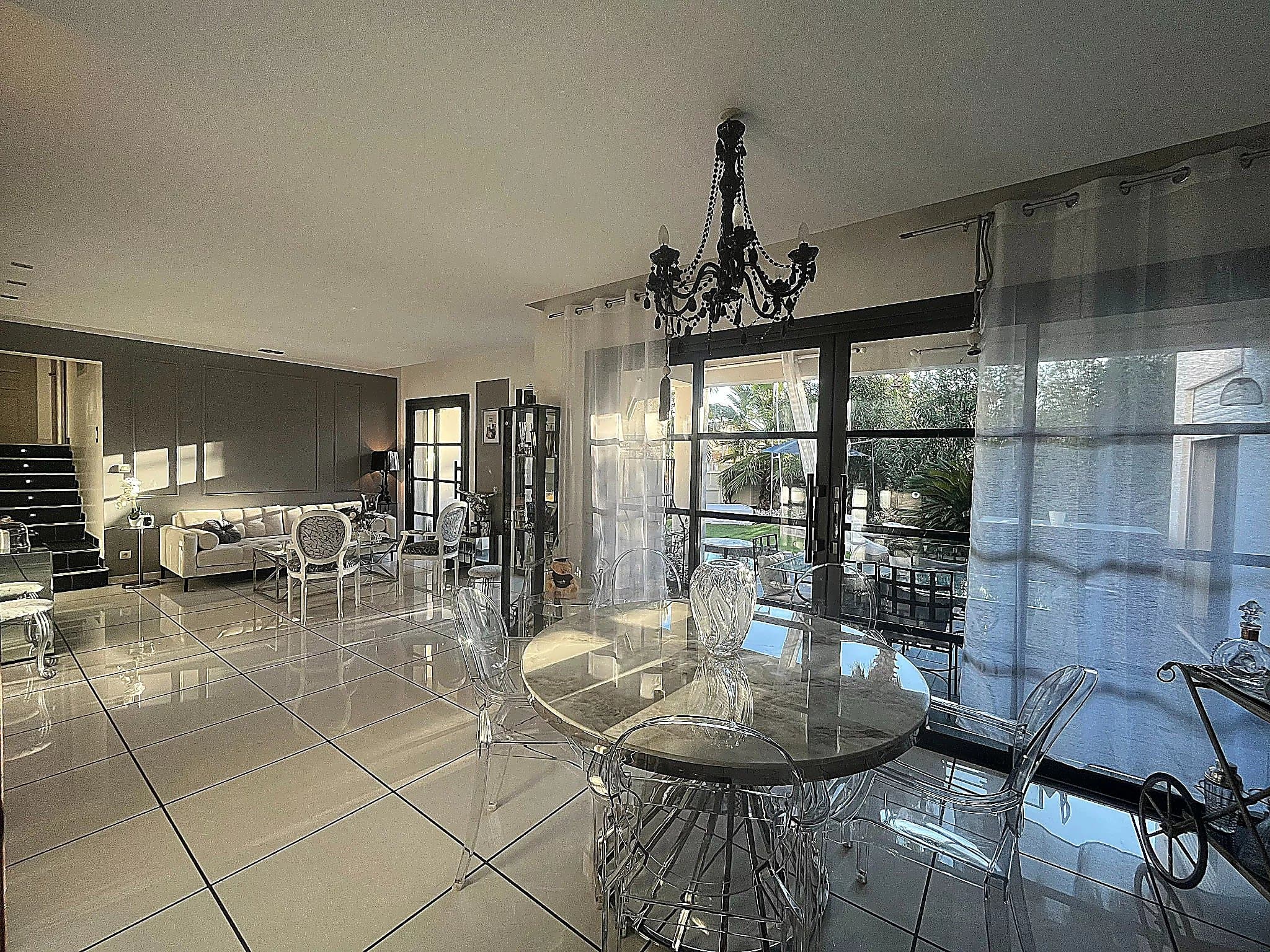 Agde – Villa contemporaine 230 m² – 4 chambres dont 2 suites – Piscine – Garage double - Photo 1