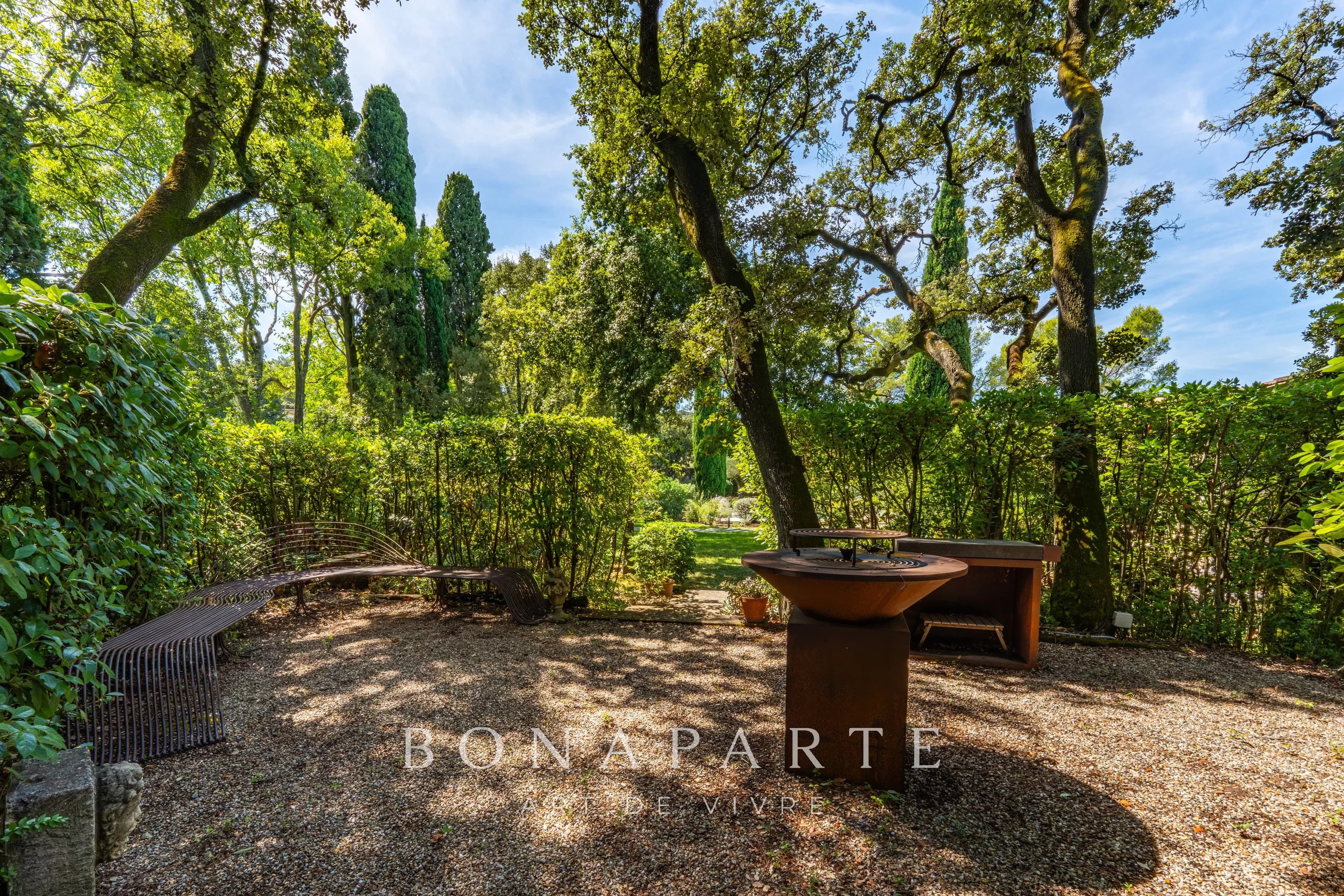 PROPRIÉTÉ DE PRESTIGE À BOULBON – 290 M² DE PLAIN-PIED AVEC PISCINE ET PARC ARBORÉ DE 6 000 M² - Photo 11