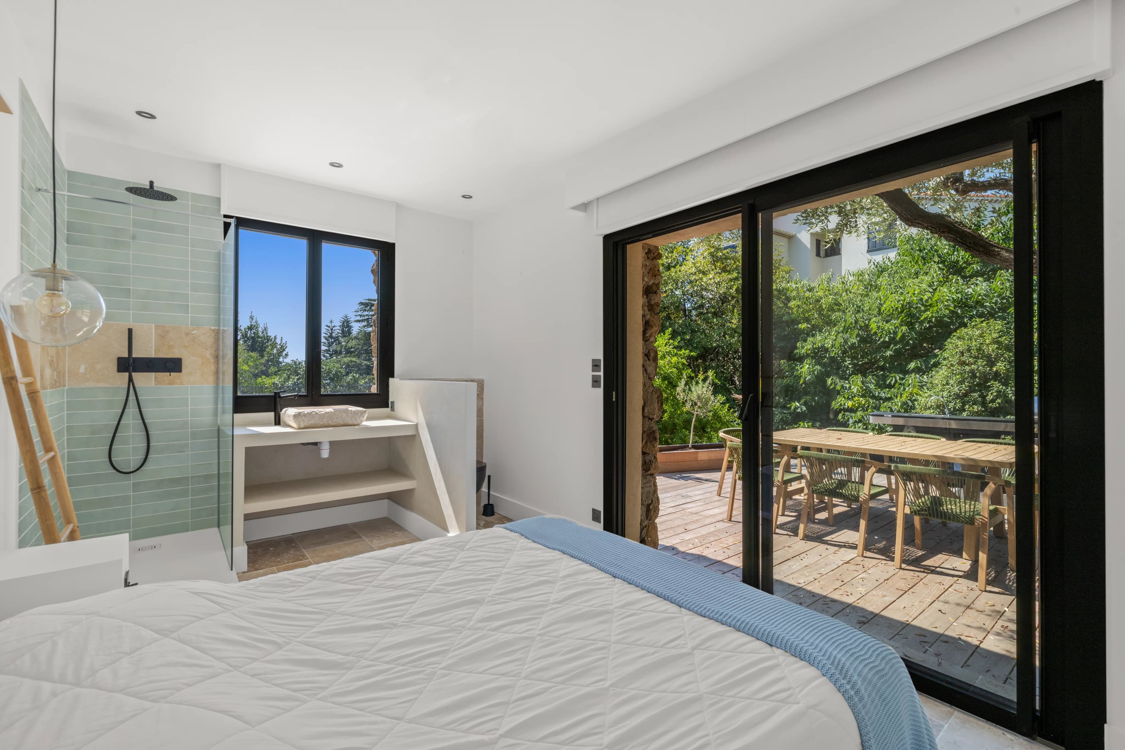 Aux portes de SUPER CANNES, élégante villa entiérement rénovée - vue mer panoramique - position dominante - Photo 13