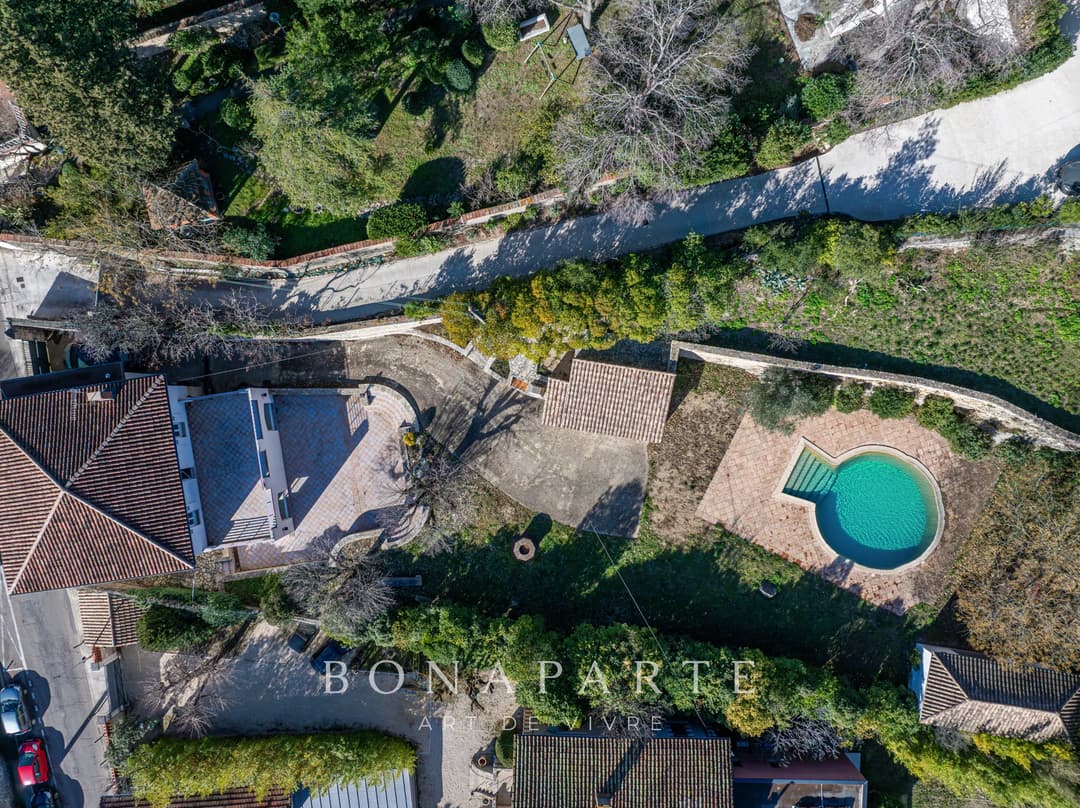 RUE MENARD / NIMES - MAISON DE 240M² - ADRESSE EMBLEMATIQUE - Photo 11