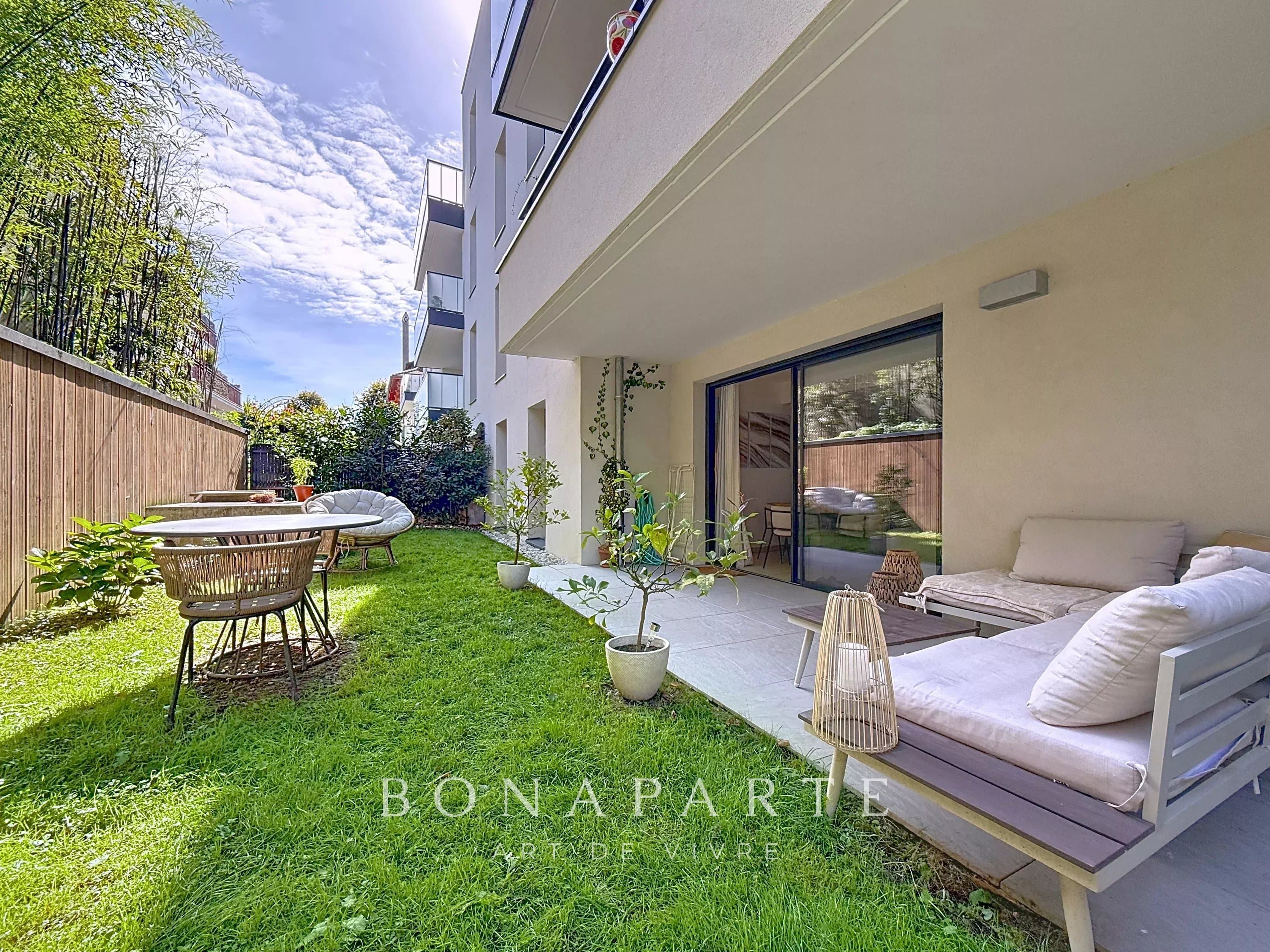 Divonne-Les-Bains Centre-ville - Appartement avec jardin - Photo 8