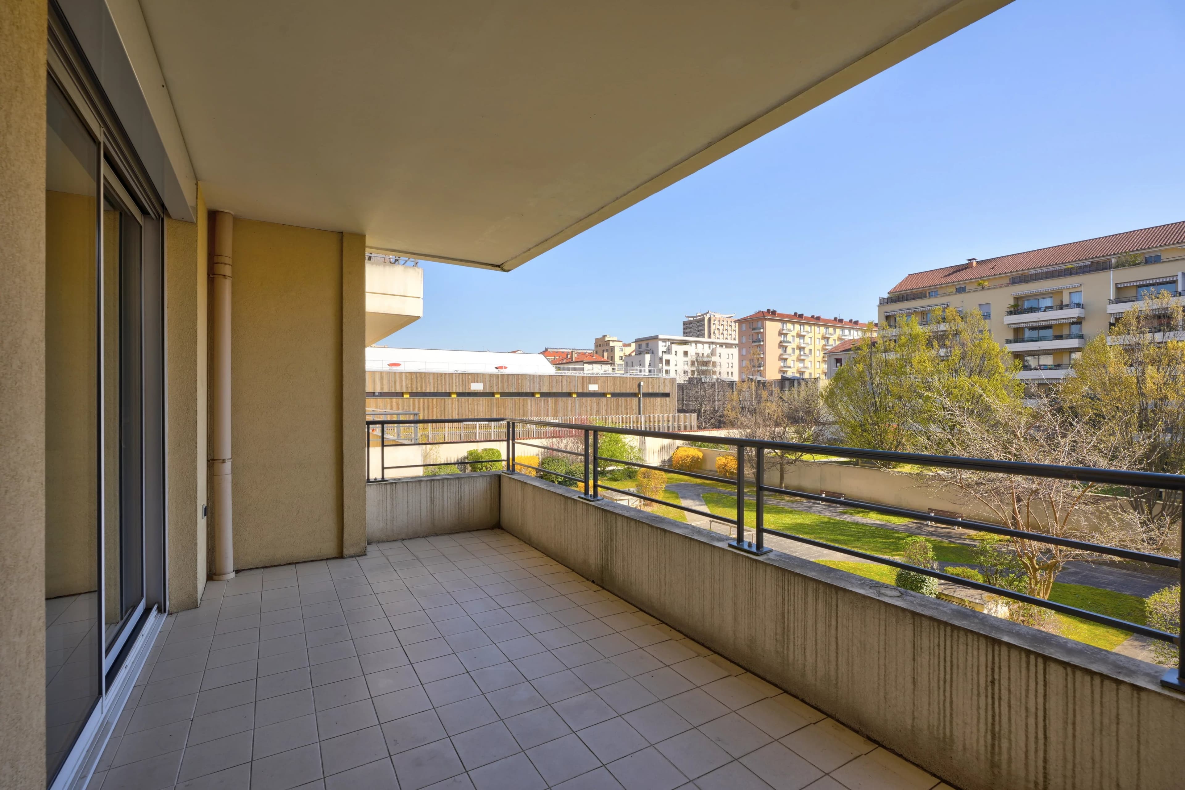 VILLEURBANNE / GRATTECIEL - APPARTEMENT / 3 CHAMBRES - GRAND BALCON A VIVRE - Photo 2