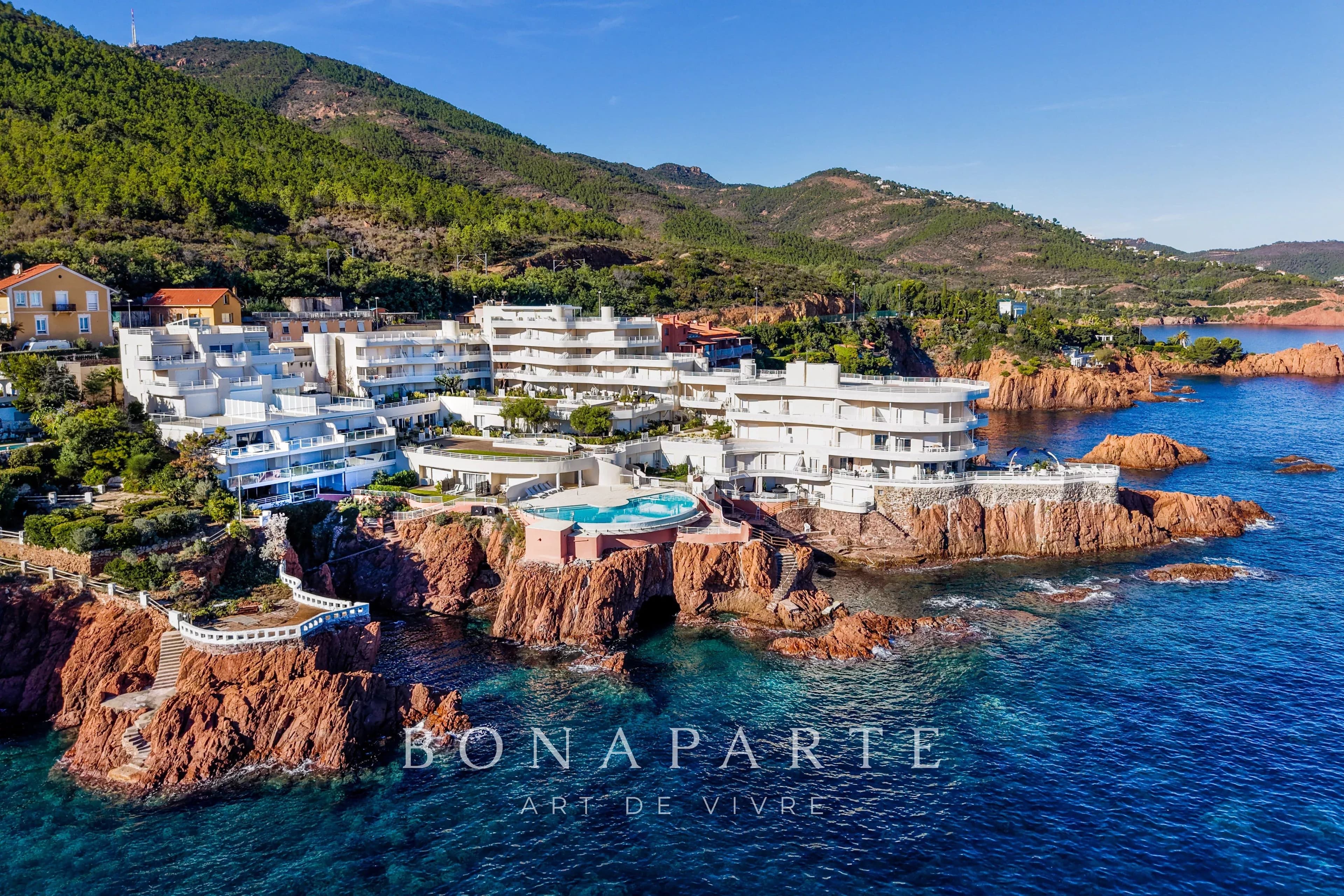 VUE MER PANORAMIQUE : Duplex d’exception de 60 m² pieds dans l’eau avec jardin privatif de 36 m² - Photo 1