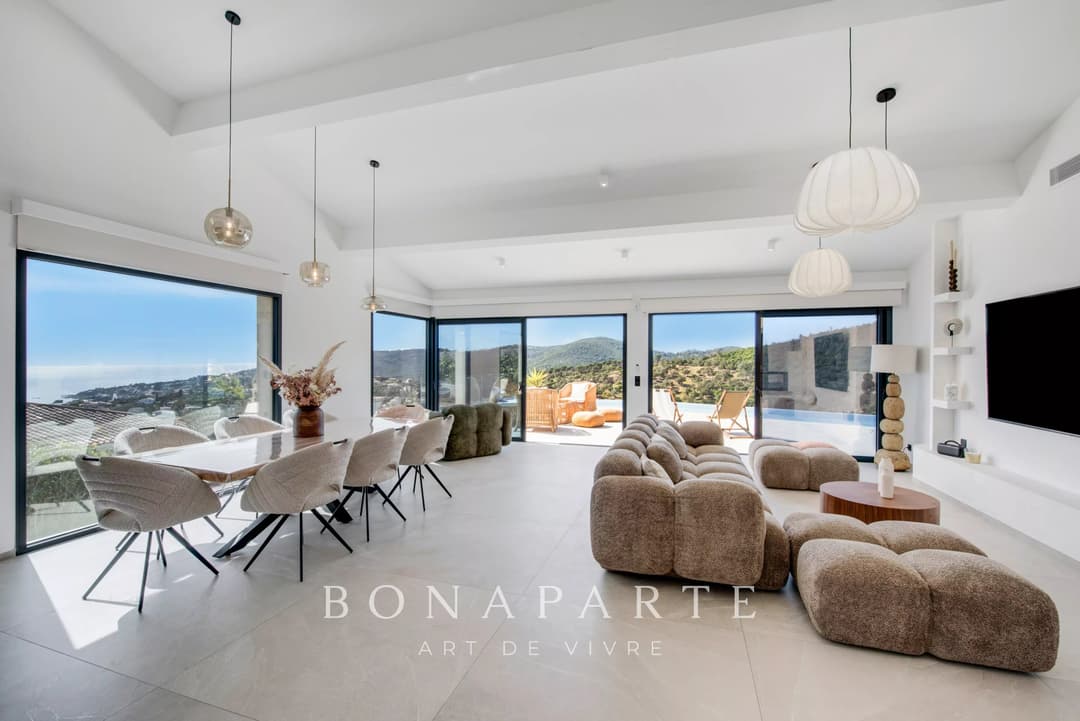 LES ISSAMBRES : Villa contemporaine d’exception – 257 m² habitables – Vue mer panoramique - Photo 5