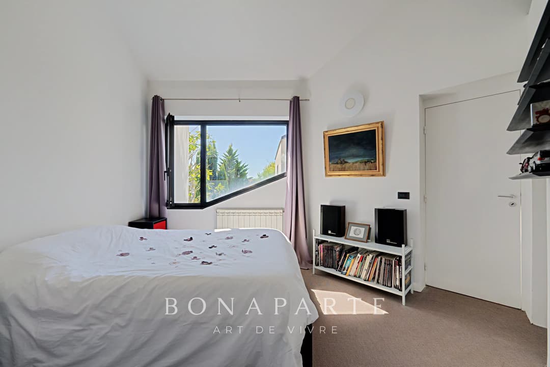 Maison d’architecte – 316 m² habitables – Dépendance indépendante – Piscine intérieure – Sous-sol total – Jardin paysagé de 800 m² - Photo 18