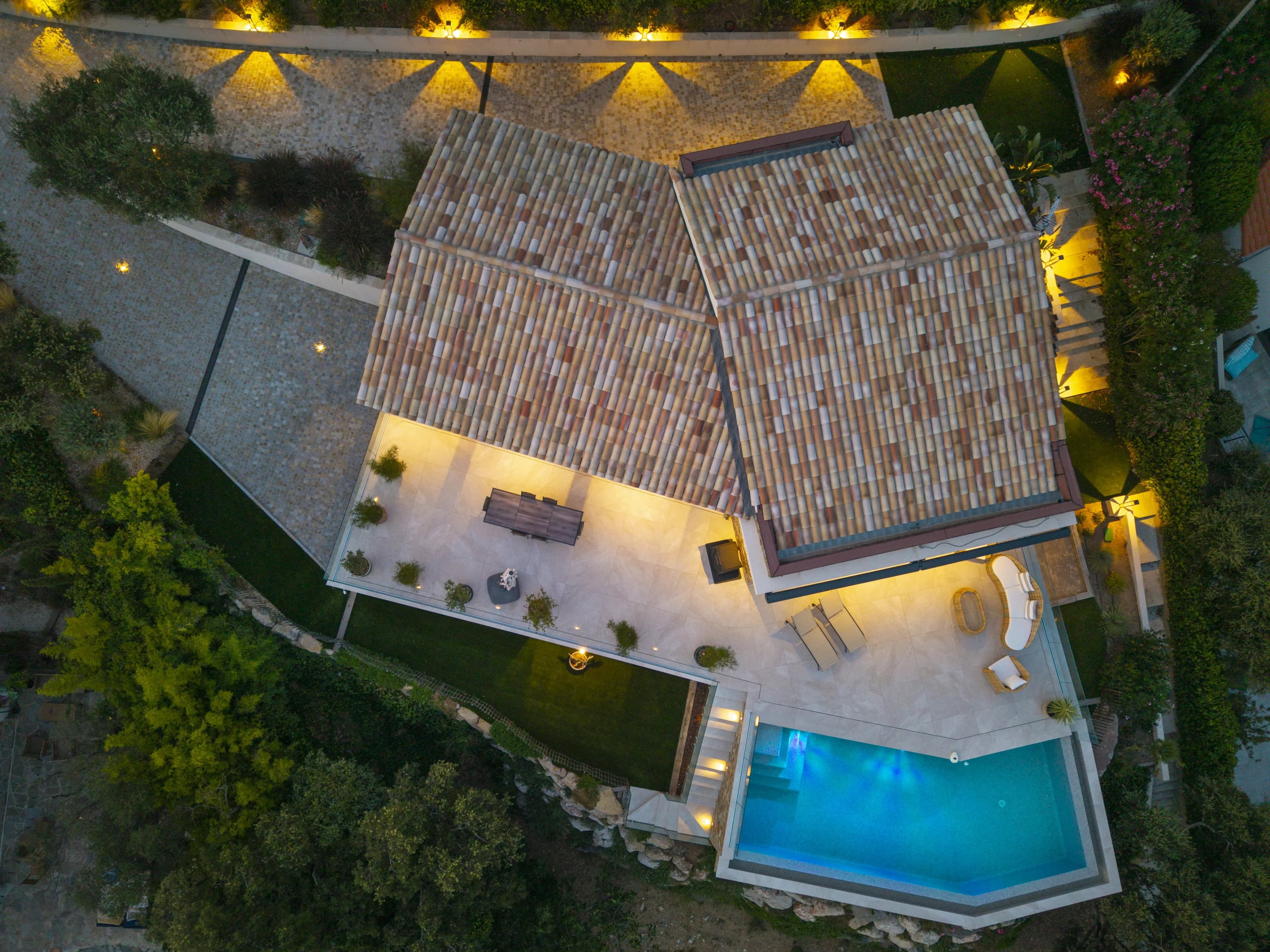 LES ISSAMBRES : Villa contemporaine d’exception – 257 m² habitables – Vue mer panoramique - Photo 16