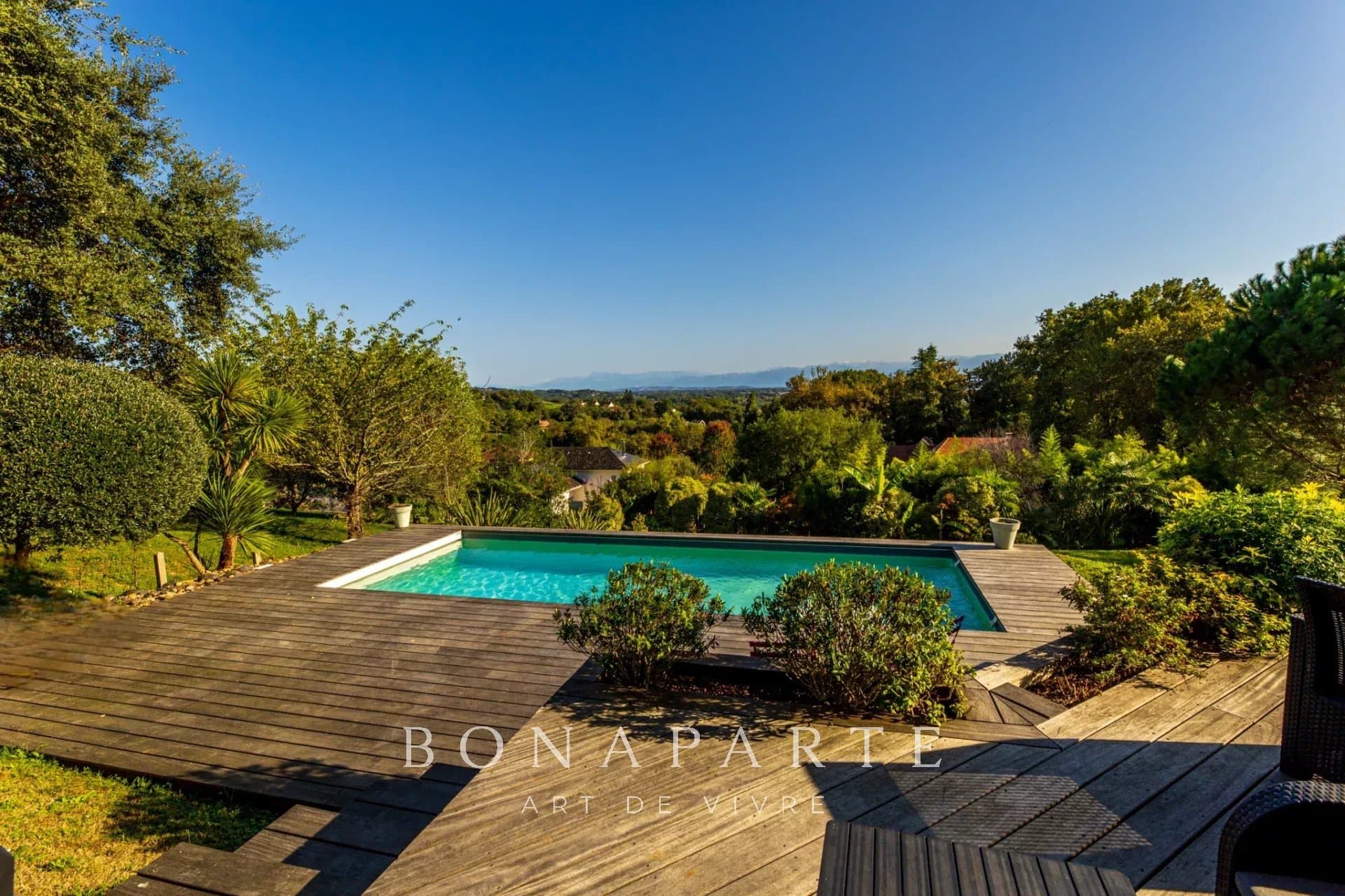 SERRES-CASTET - Contemporary with swimming pool and Pyrenees view