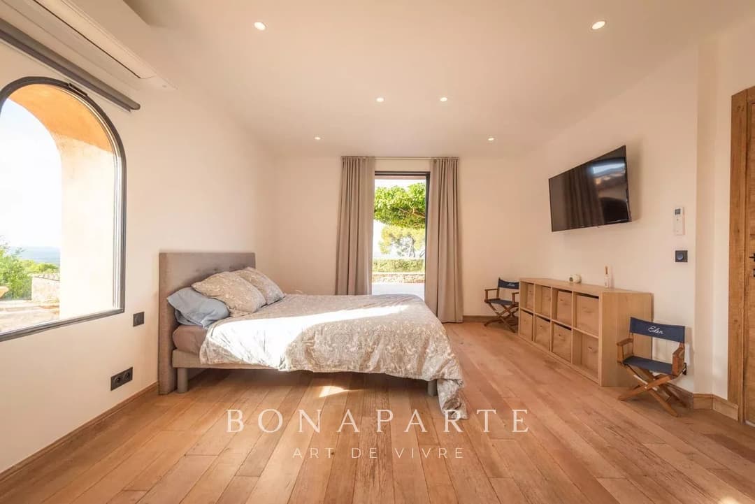 DRAGUIGNAN - DOMAINE D'EXCEPTION - ENTIEREMENT RENOVE - Photo 8