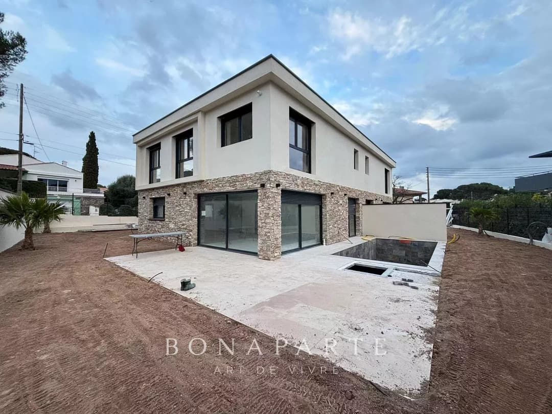 SAINT-RAPHAËL – VILLA CONTEMPORAINE NEUVE - AVEC PISCINE - Photo 4