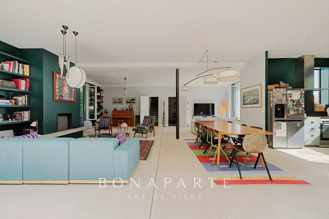 Vue Tour Eiffel – Maison familiale de 219 m² avec jardin de 550 m² – Adresse confidentielle - Photo 8