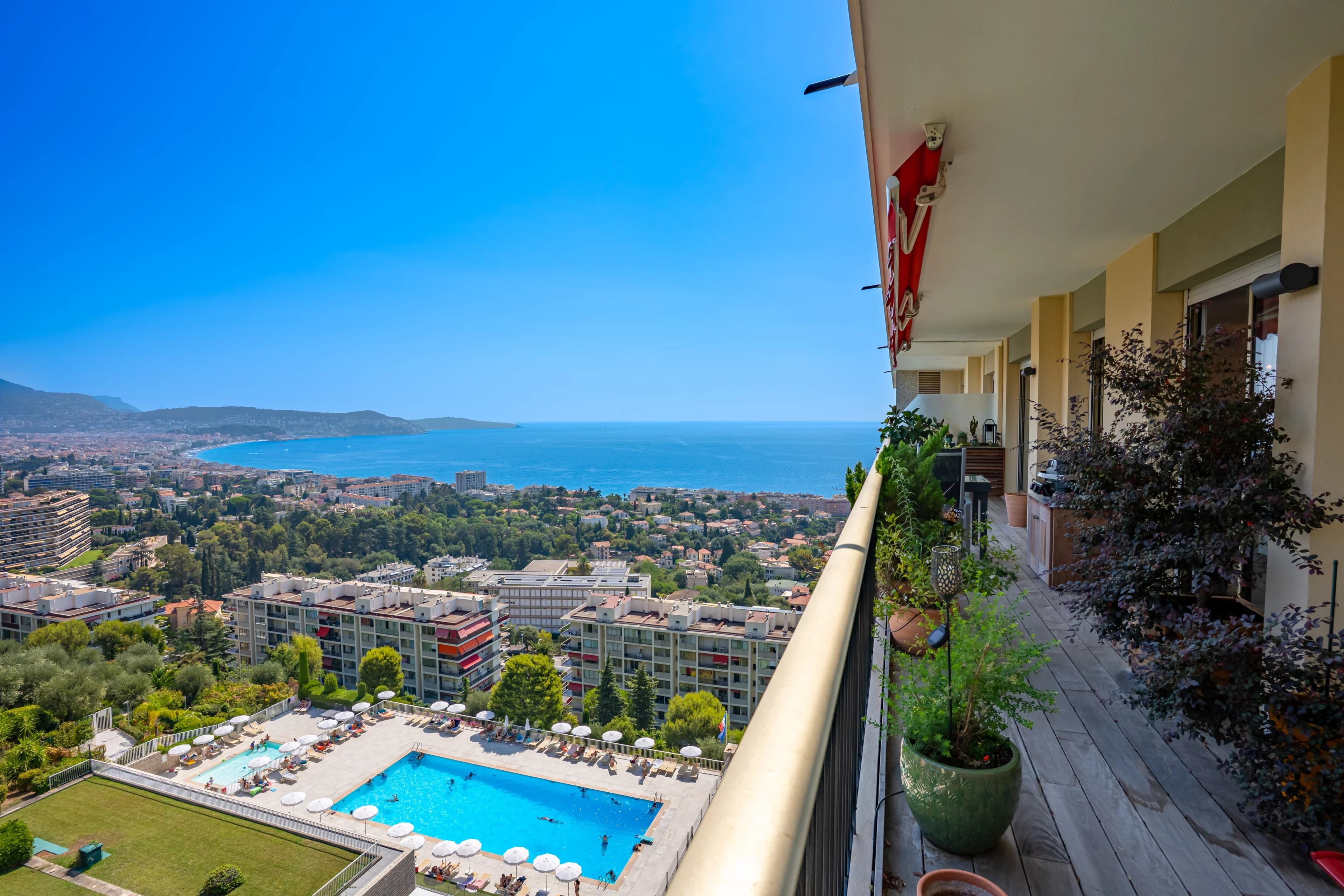 NICE – FABRON | DUPLEX EN DERNIER ÉTAGE – VUE MER PANORAMIQUE - Photo 7