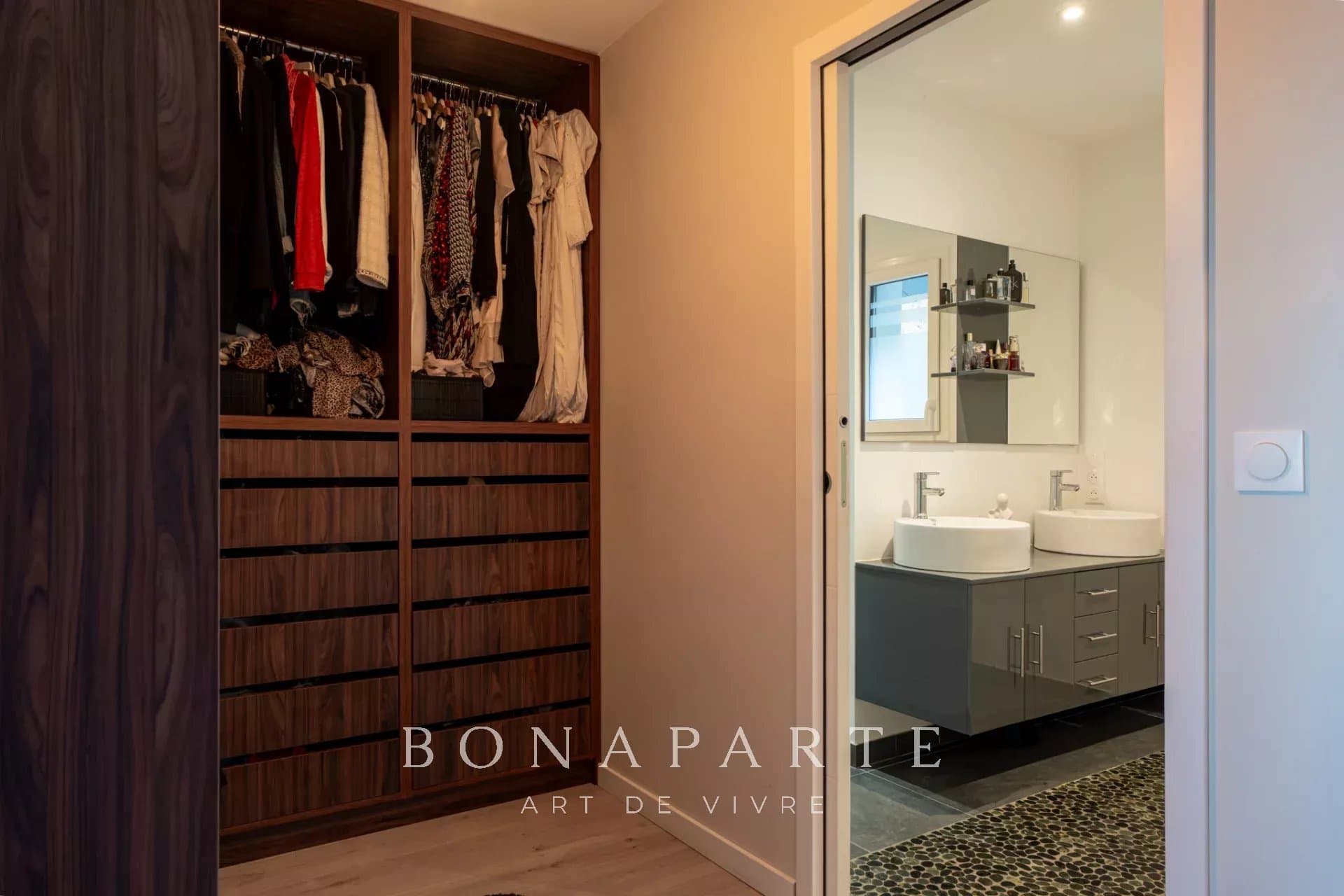 Divonne-les-Bains - Magnifique villa contemporaine avec piscine et vue Mont-Blanc - Photo 9