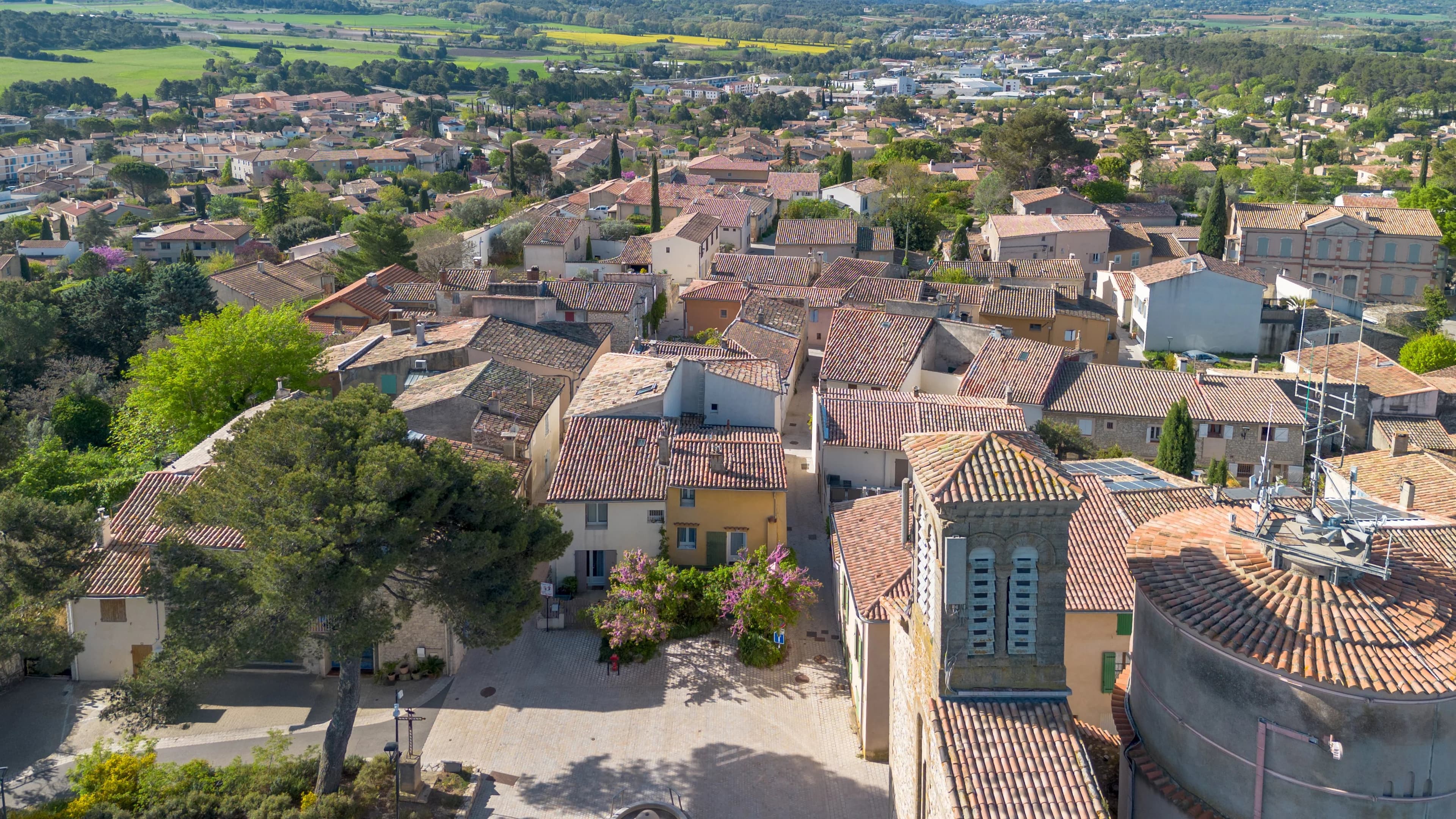 VENELLES-LE-HAUT – MAISON DE VILLAGE 137 m² – JARDIN & TERRASSES - Photo 11