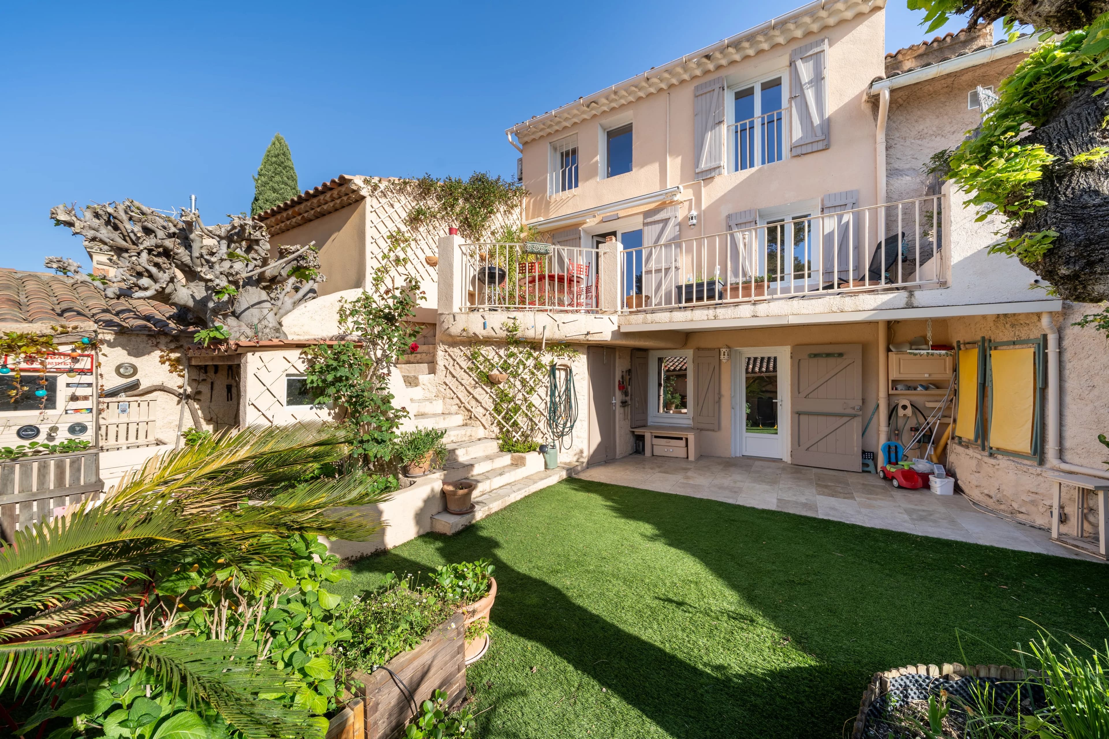 VENELLES-LE-HAUT – MAISON DE VILLAGE 137 m² – JARDIN & TERRASSES - Photo 1