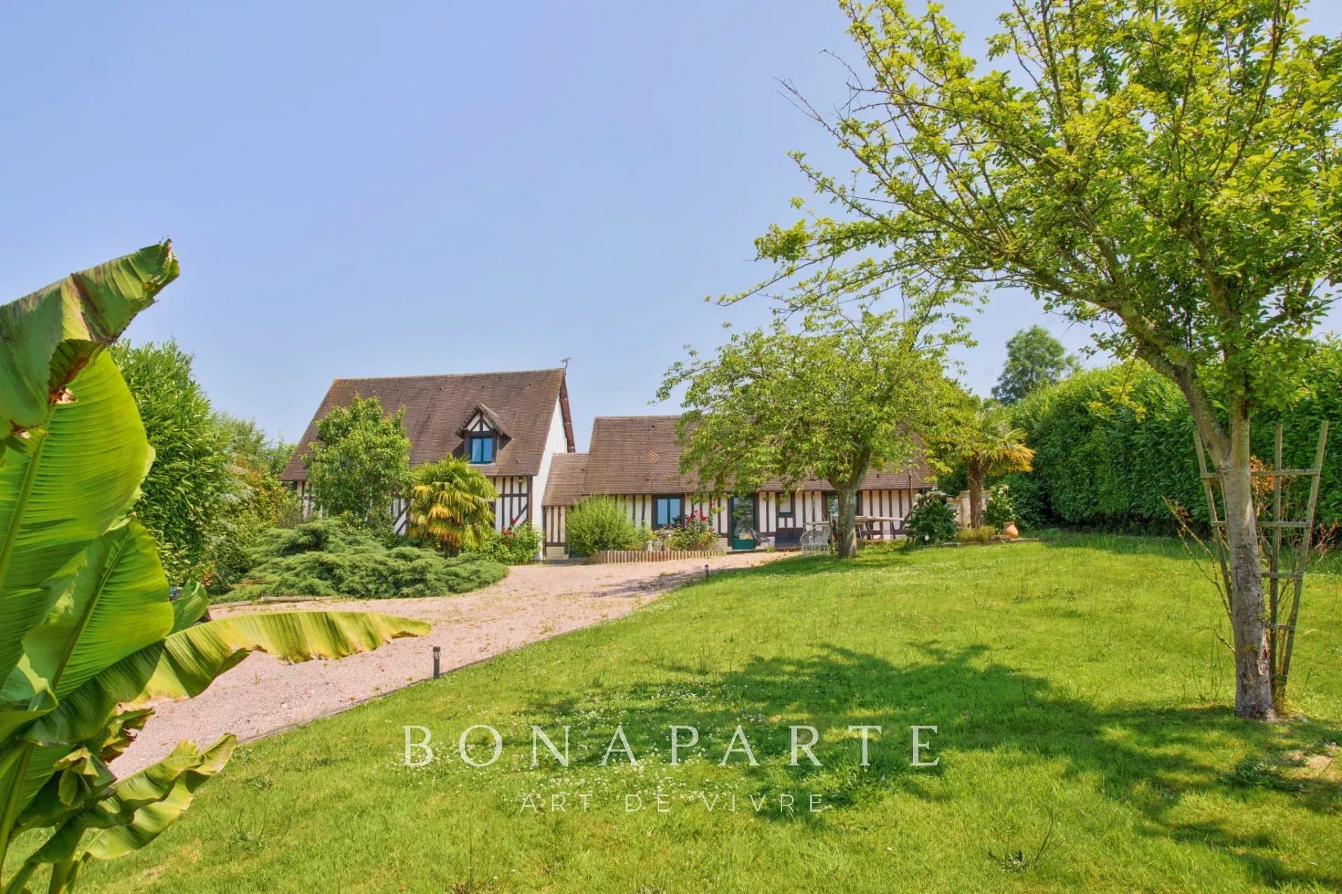 Quiet, renovated family home, 15 minutes from Deauville