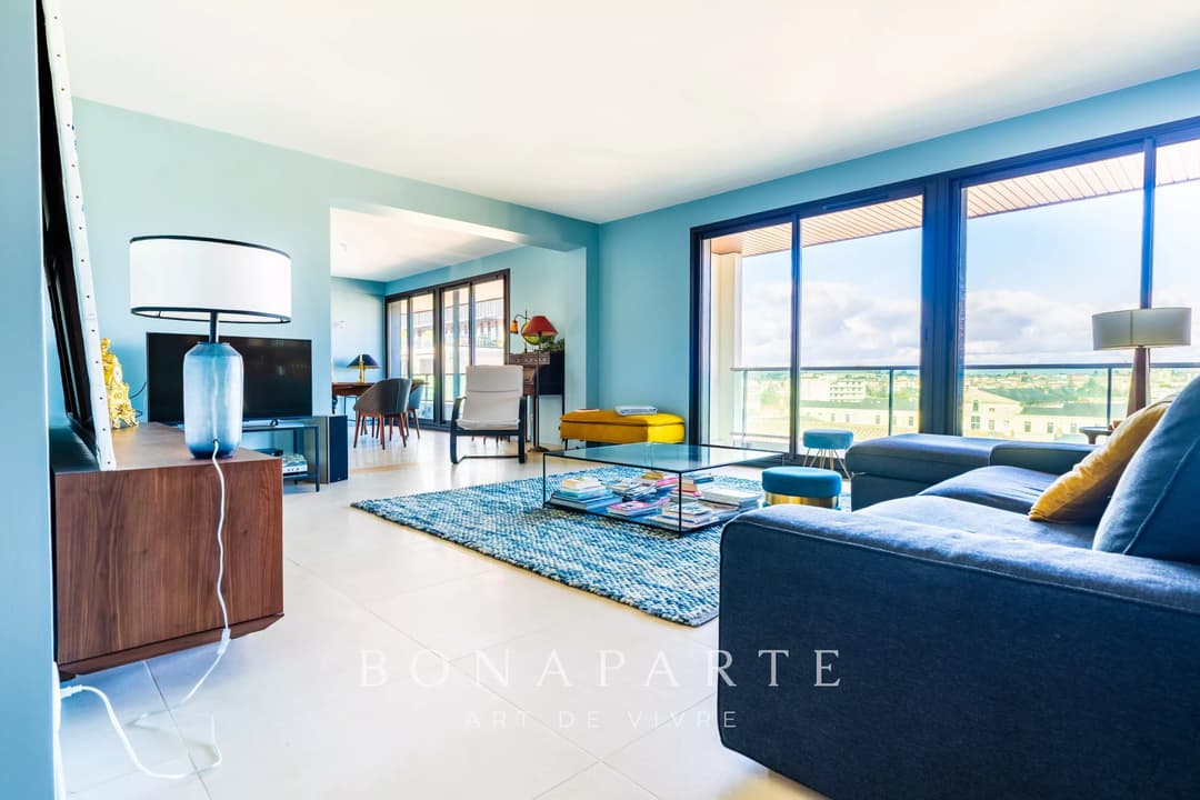 NIORT CENTRE- APPARTEMENT D'EXCEPTION - 4 CHAMBRES – DERNIER ETAGE AVEC ASCENSEUR - Photo 2