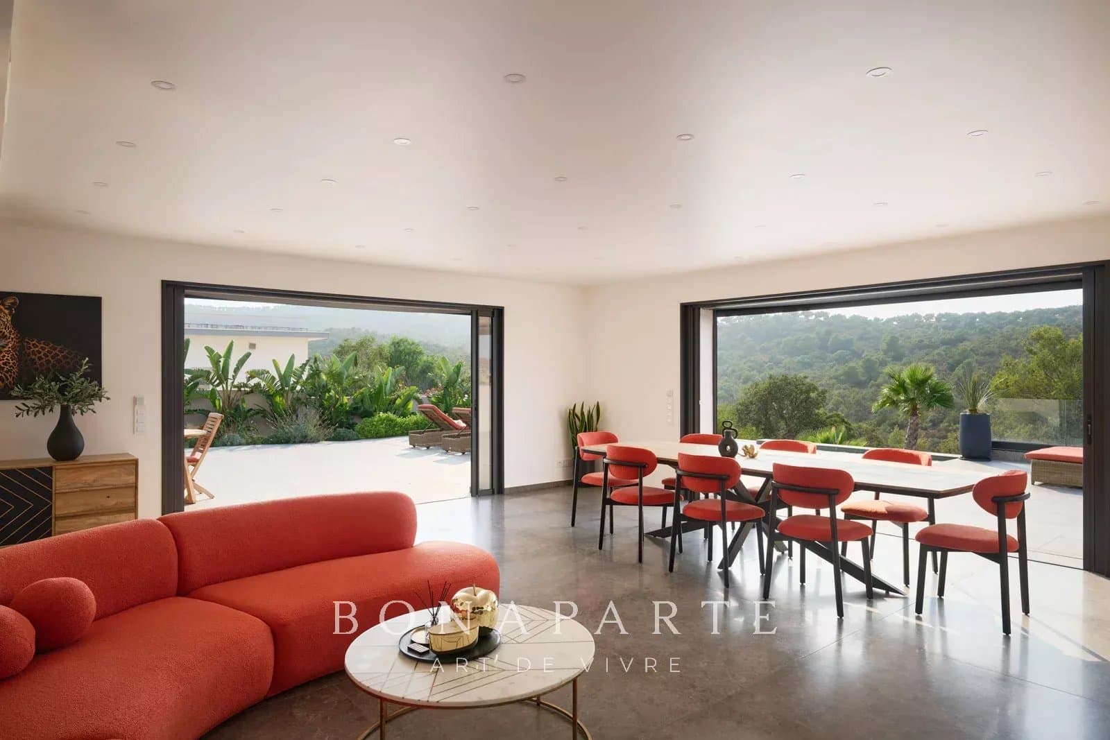 SAINT-AYGULF EXCLUSIVITE : VILLA CONTEMPORAINE NEUVE – POSITION DOMINANTE – VUE SUR LA FORÊT - Photo 4