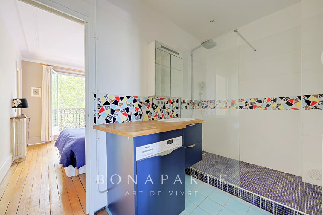 Paris 14e – Haussmannien, étage élevé avec ascenseur, balcon et vue dégagée - Photo 6