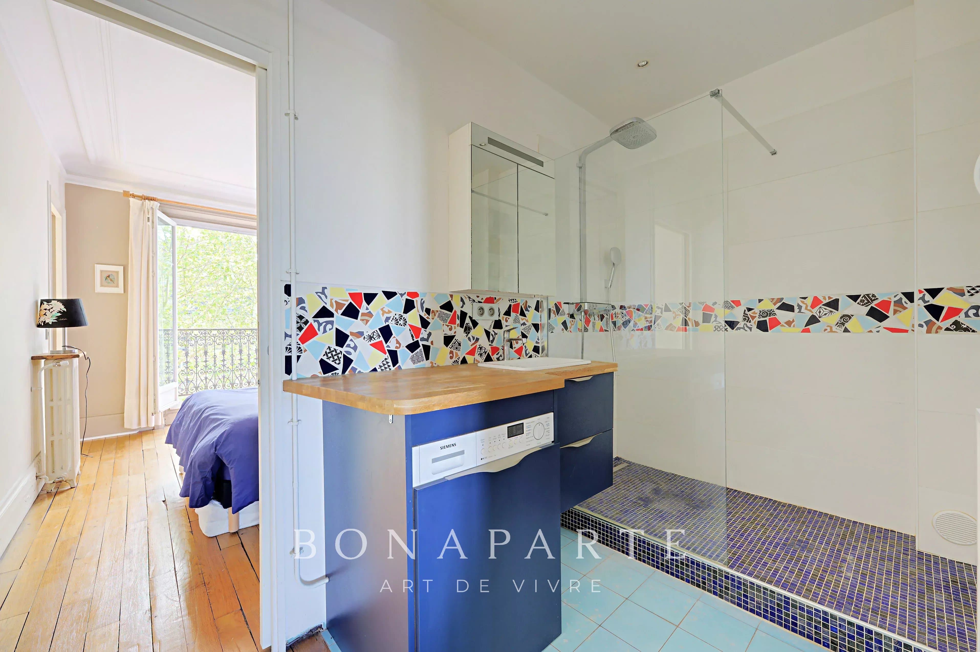 Paris 14e – Haussmannien, étage élevé avec ascenseur, balcon et vue dégagée - Photo 6