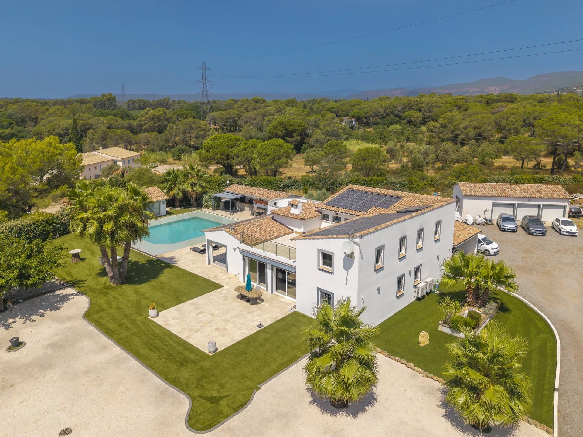 ROQUEBRUNE-SUR-ARGENS - NOUVEAUTÉ EXCLUSIVITÉ PROPRIÉTÉ AUX PRESTATIONS HAUT DE GAMME - Photo 18