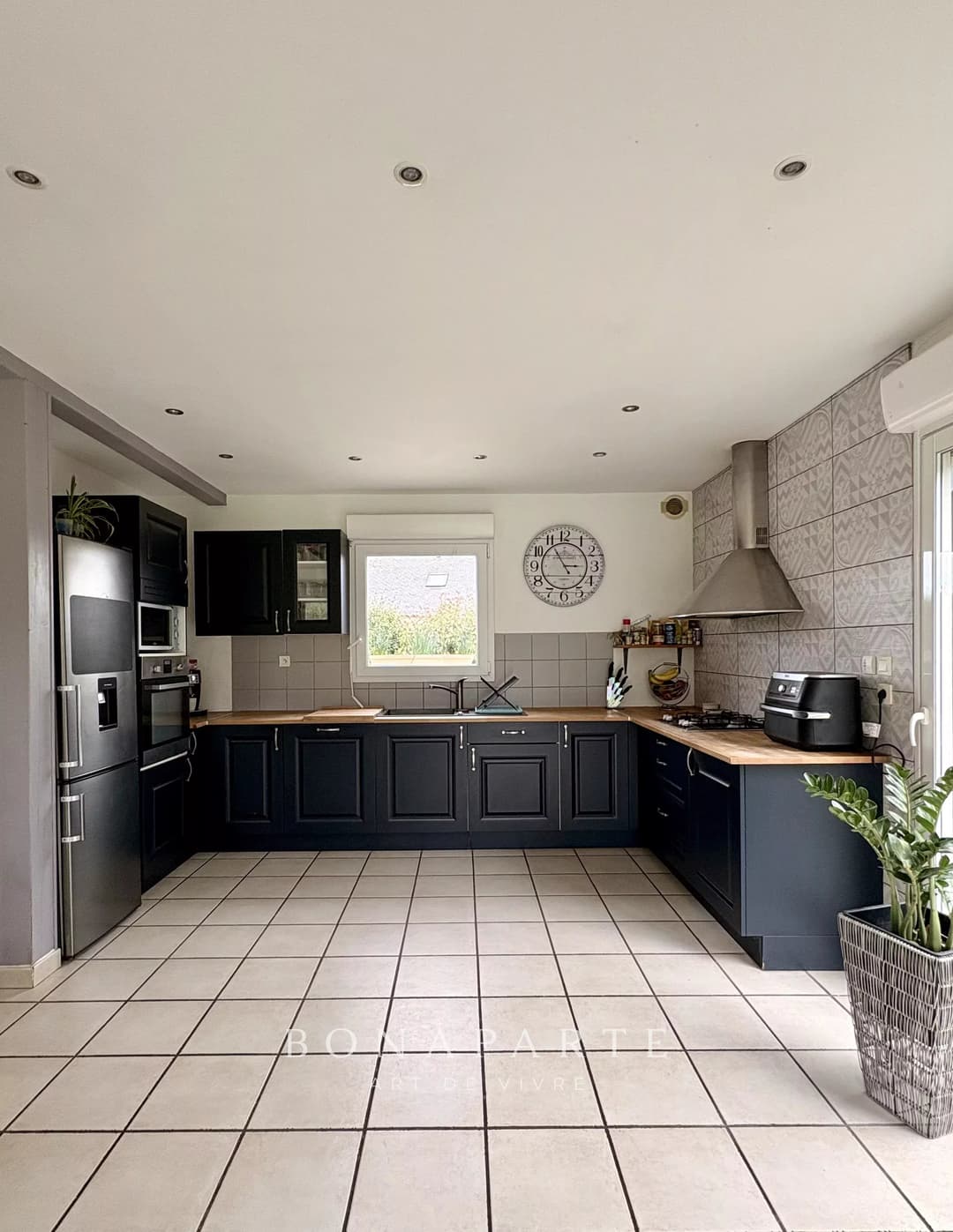 BRISSARTHE - MAISON FAMILIALE DE PLAIN PIED DANS UN ENVIRONNEMENT VERDOYANT - Photo 9