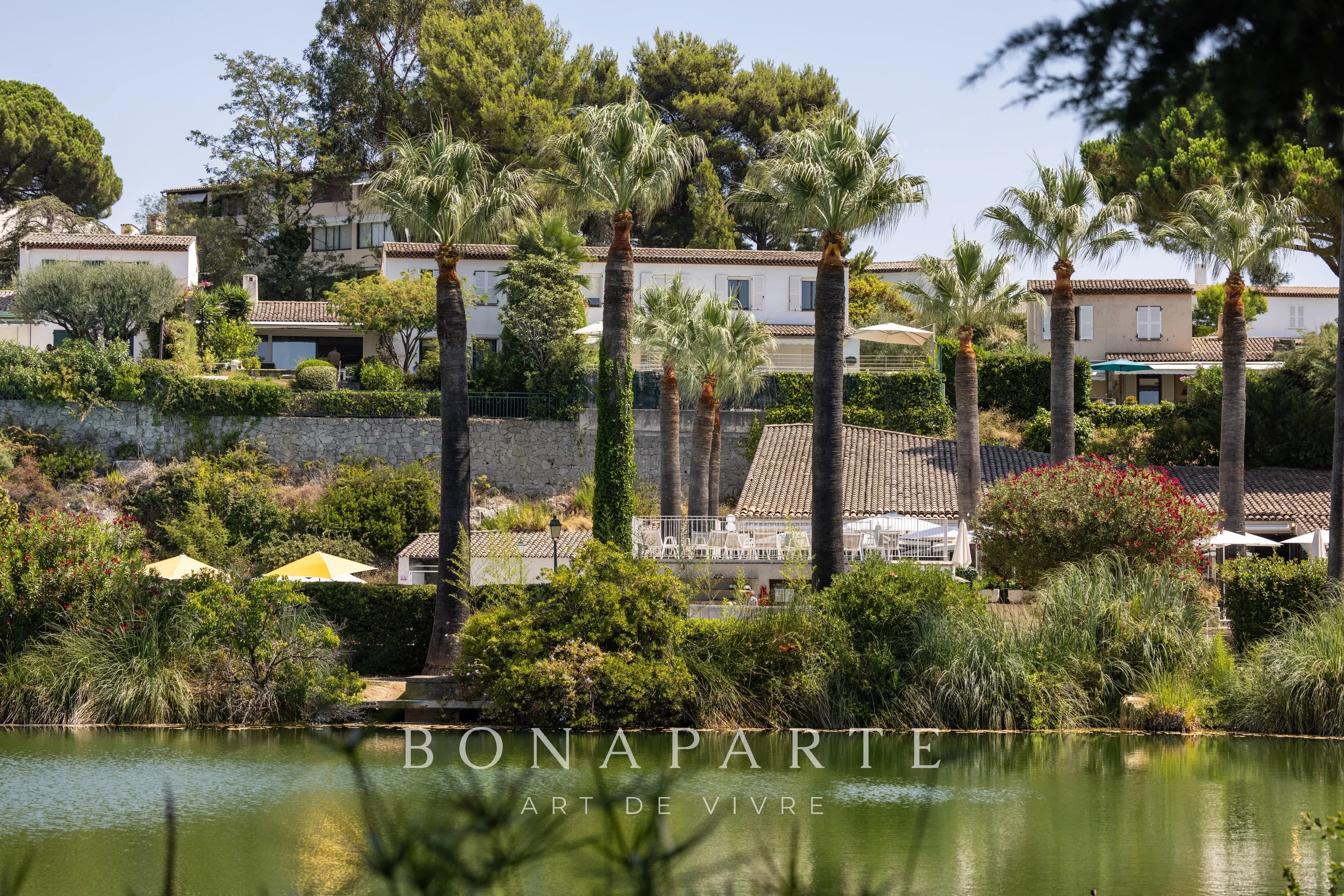 HAUTS DE VAUGRENIER – VILLA CONTEMPORAINE D'EXCEPTION - Photo 18