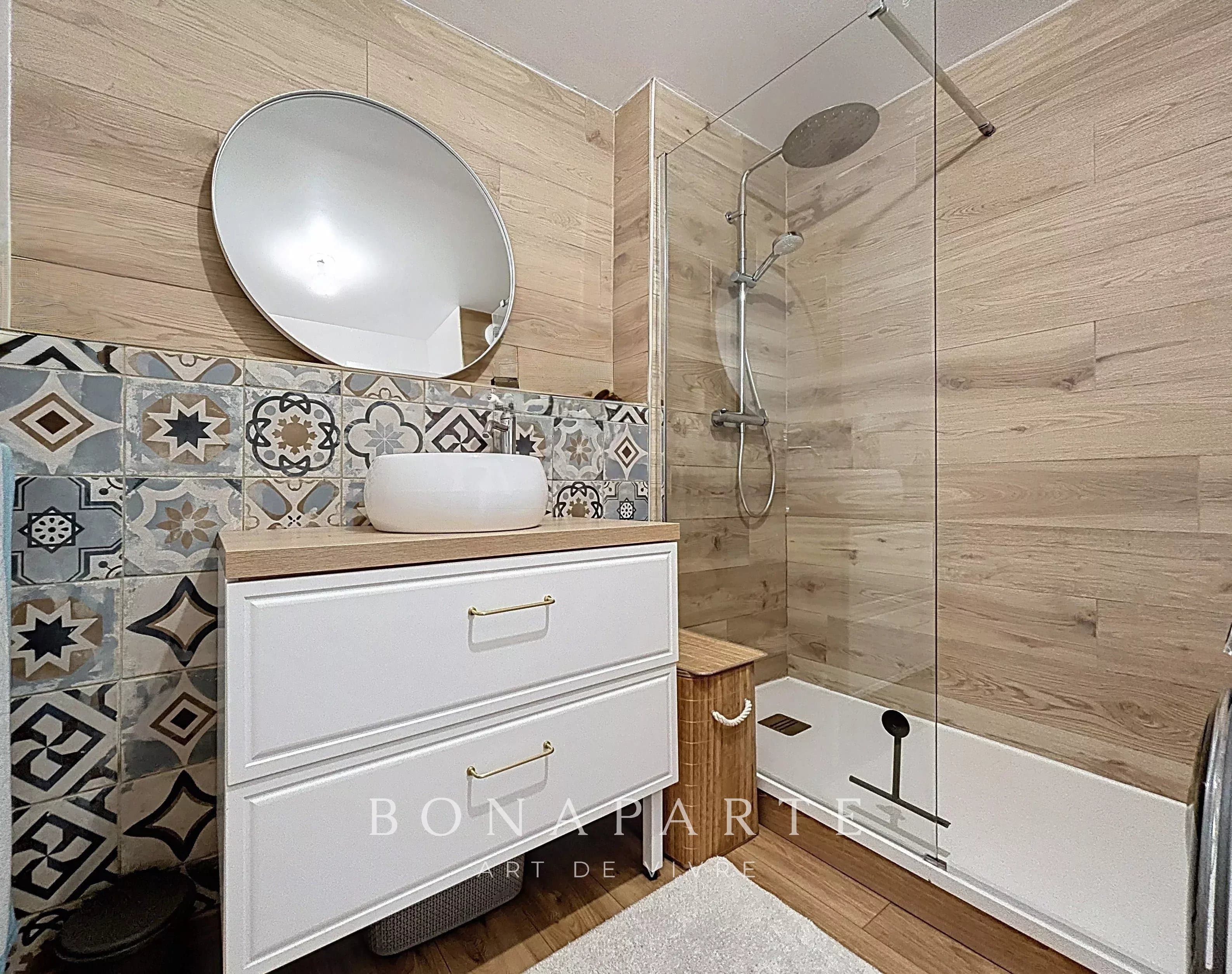 SAINT GENIS POUILLY - Appartement chaleureux - Entièrement renové - Photo 7