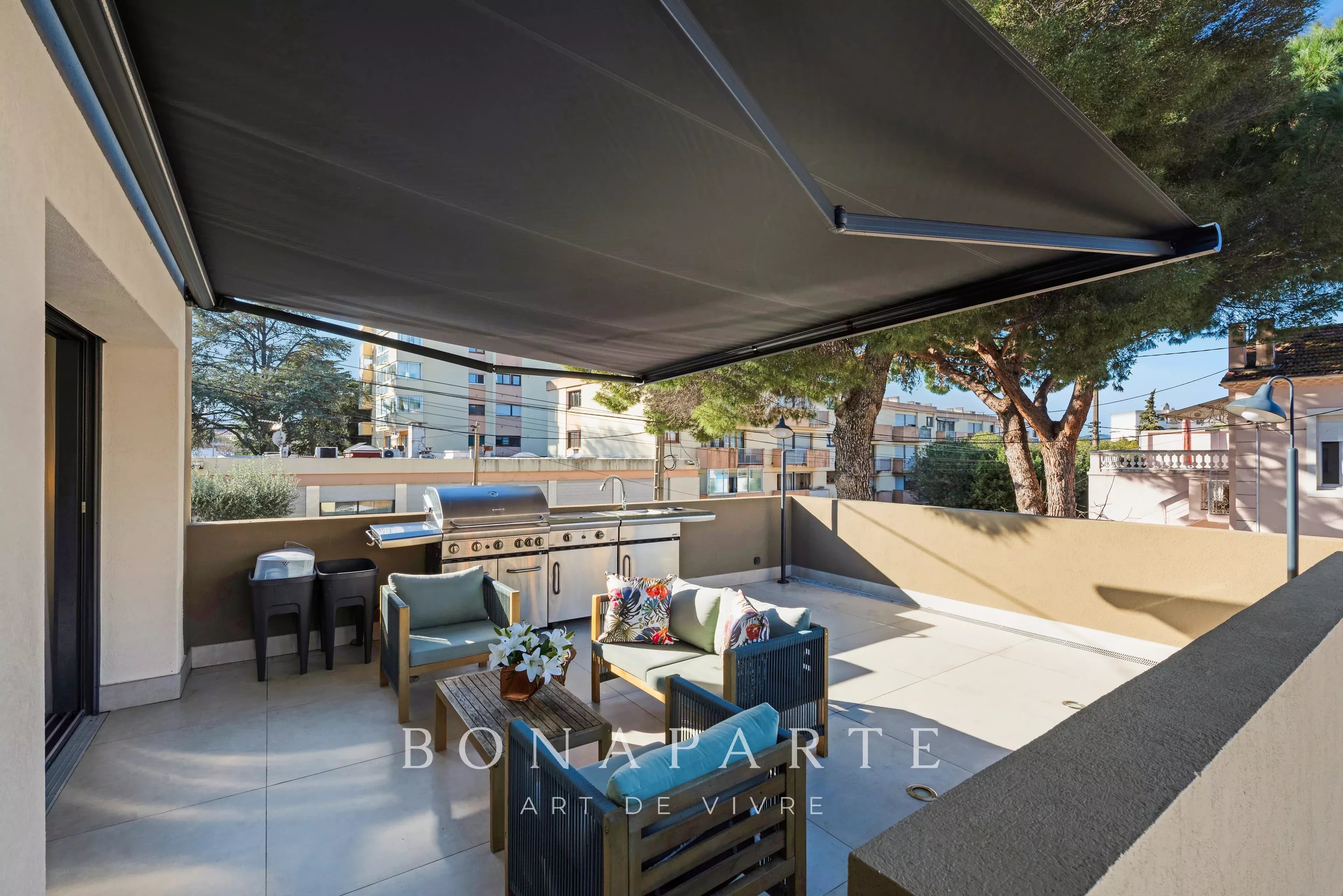 Appartement d’exception T3 125m² rénové avec vaste terrasse en plein cœur de Saint-Raphaël - Photo 10