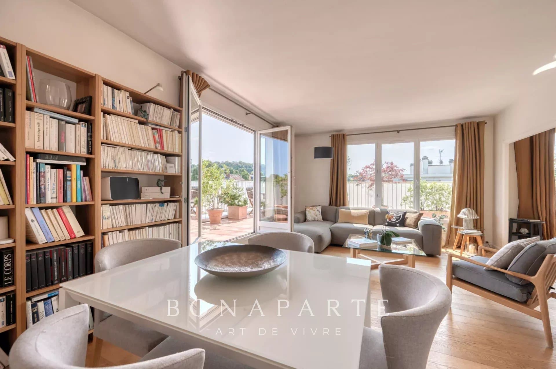 Dernier étage avec terrasse - Photo 7