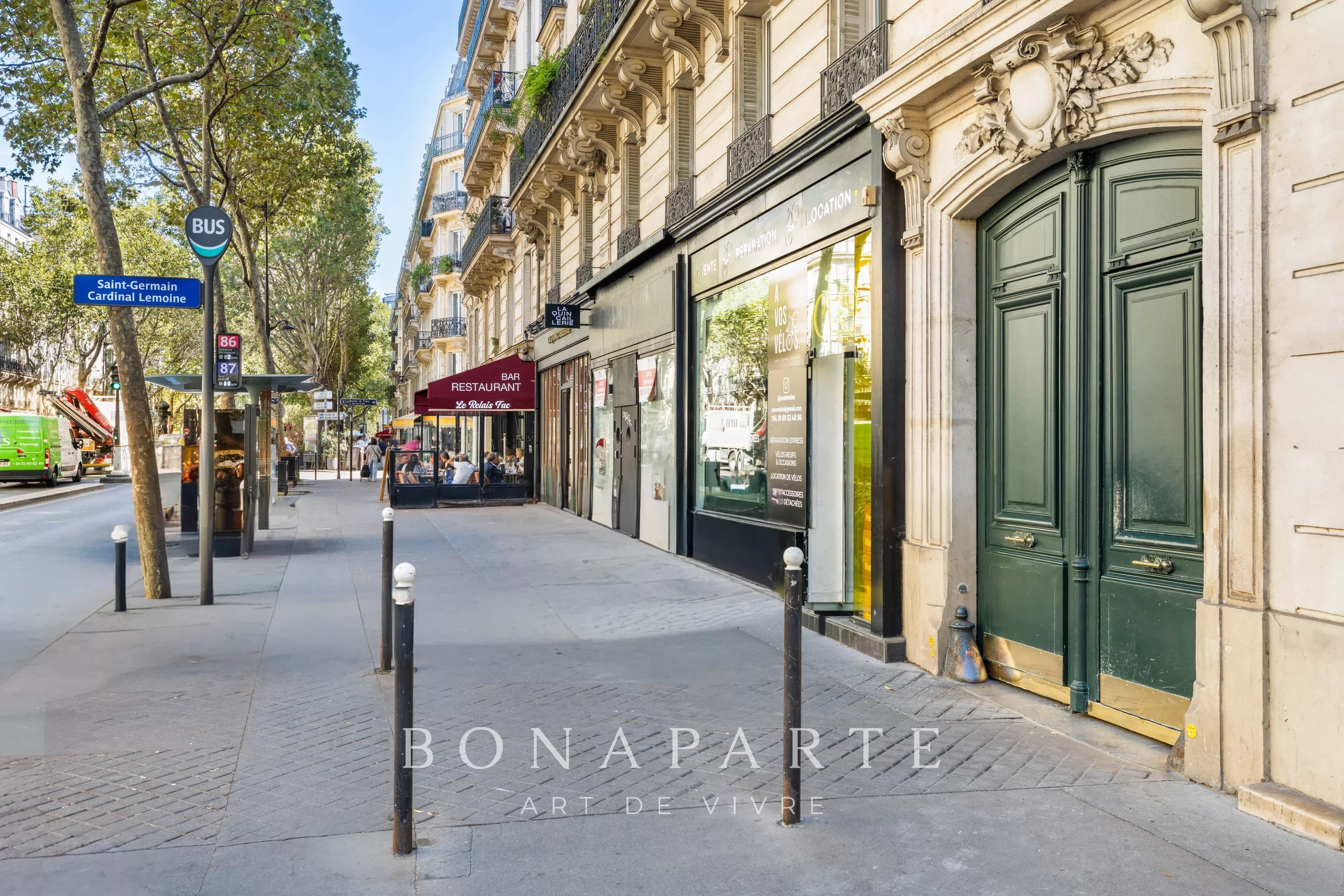 PARIS 5e – BOULEVARD SAINT-GERMAIN - Photo 1