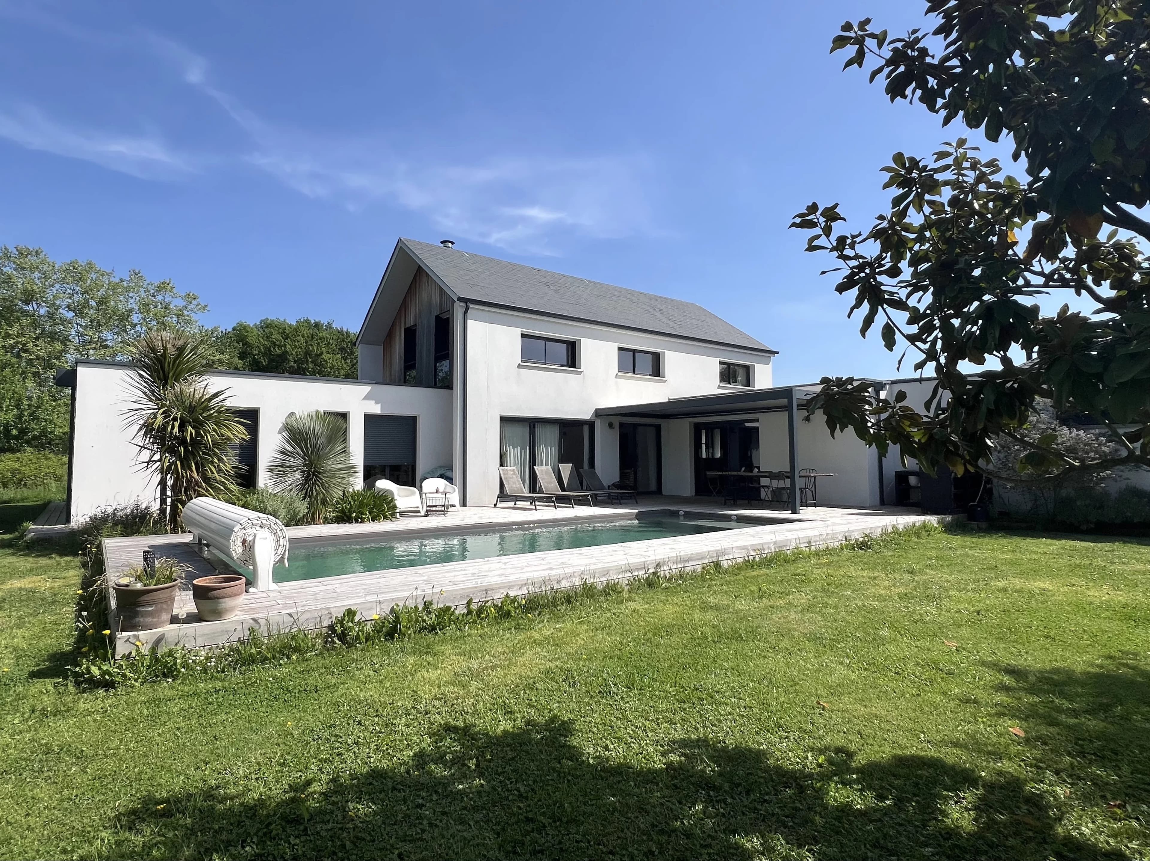 VILLA CONTEMPORAINE 2020 – 5 CHAMBRES – PISCINE CHAUFFÉE AU SEL – COTEAUX LIMITE BIZANOS – DPE A - Photo 2
