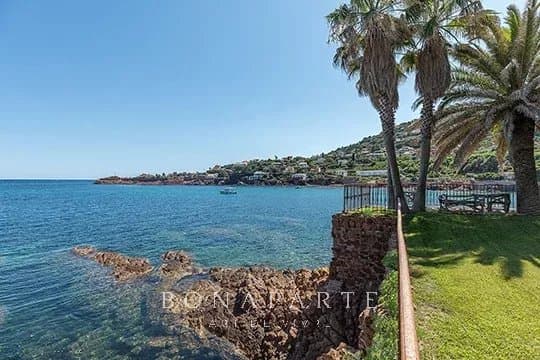 Superbe villa pieds dans l'eau avec accès direct a la mer - Photo 21