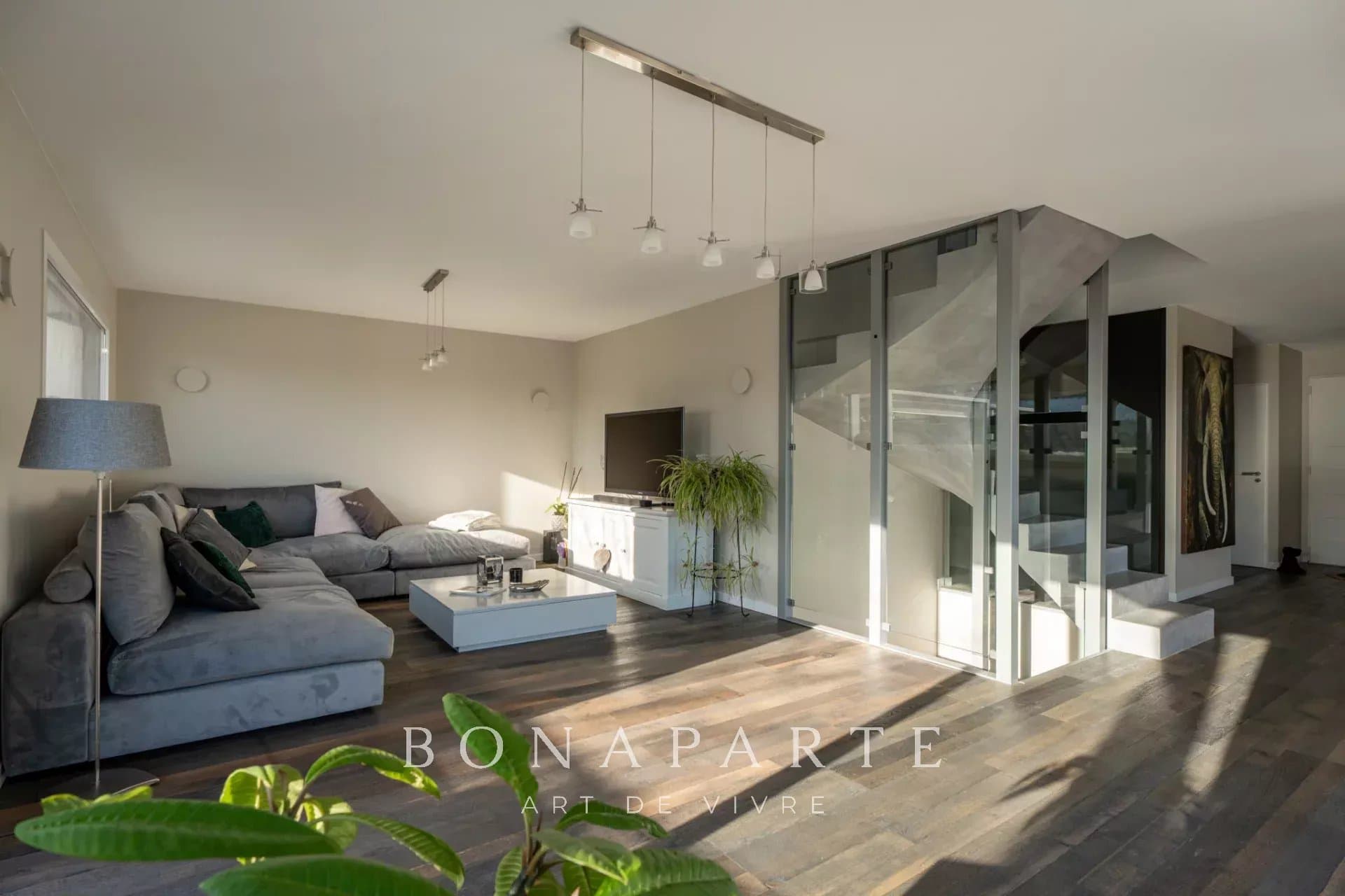 Divonne-les-Bains - Magnifique villa contemporaine avec piscine et vue Mont-Blanc - Photo 7