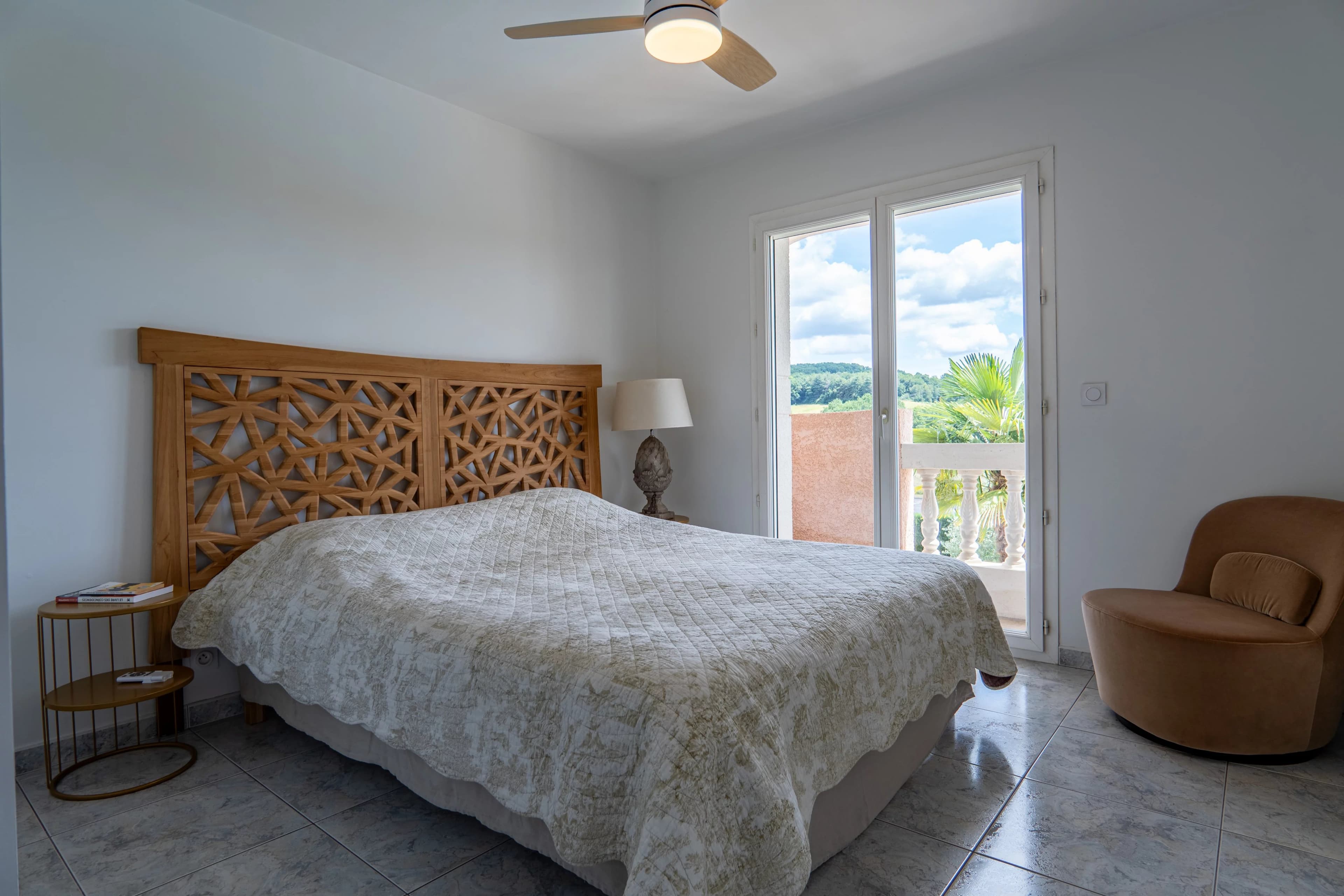 MONTARDON - Maison familiale rénovée avec piscine et vue dégagée - Photo 11