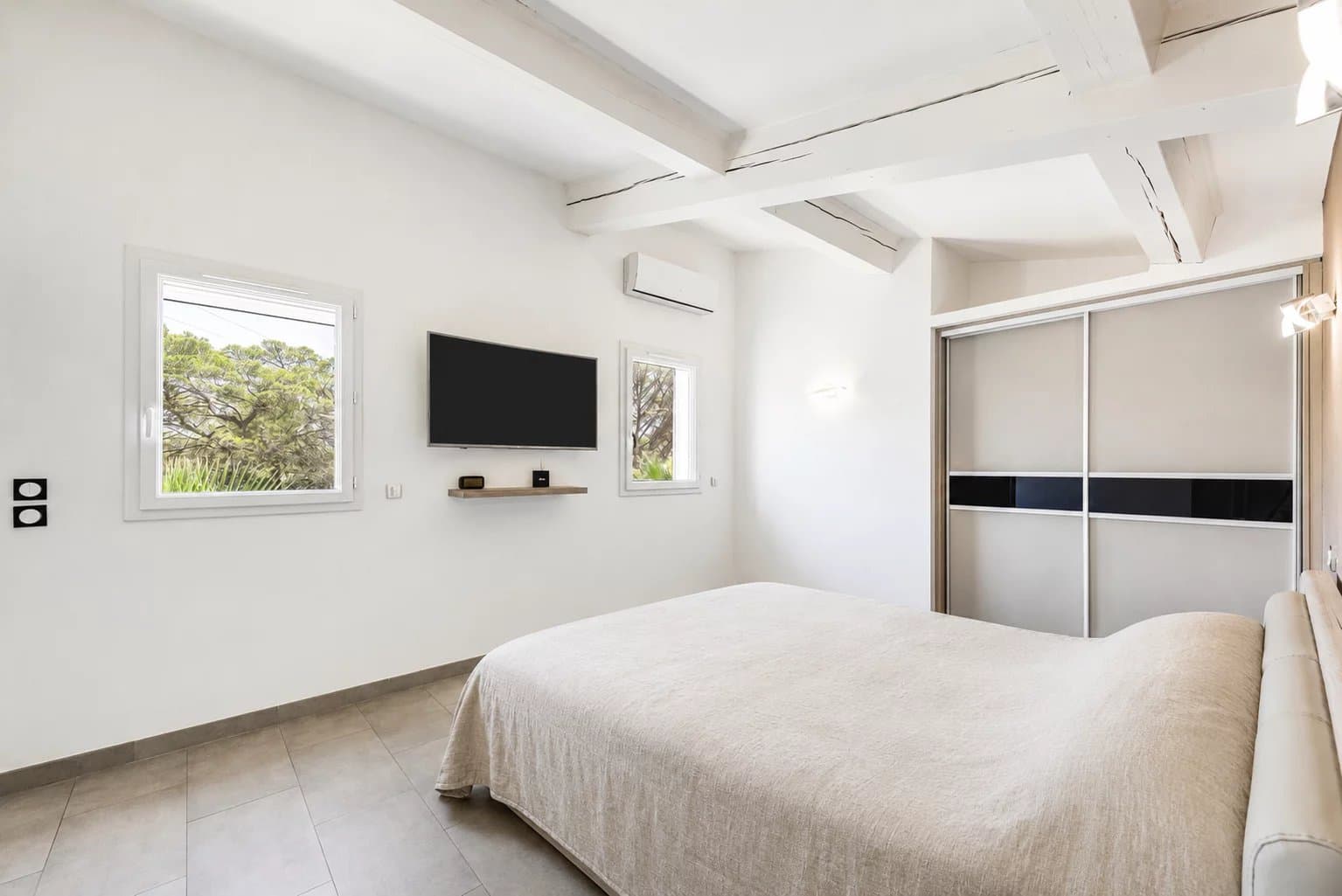 ROQUEBRUNE-SUR-ARGENS - NOUVEAUTÉ EXCLUSIVITÉ PROPRIÉTÉ AUX PRESTATIONS HAUT DE GAMME - Photo 15