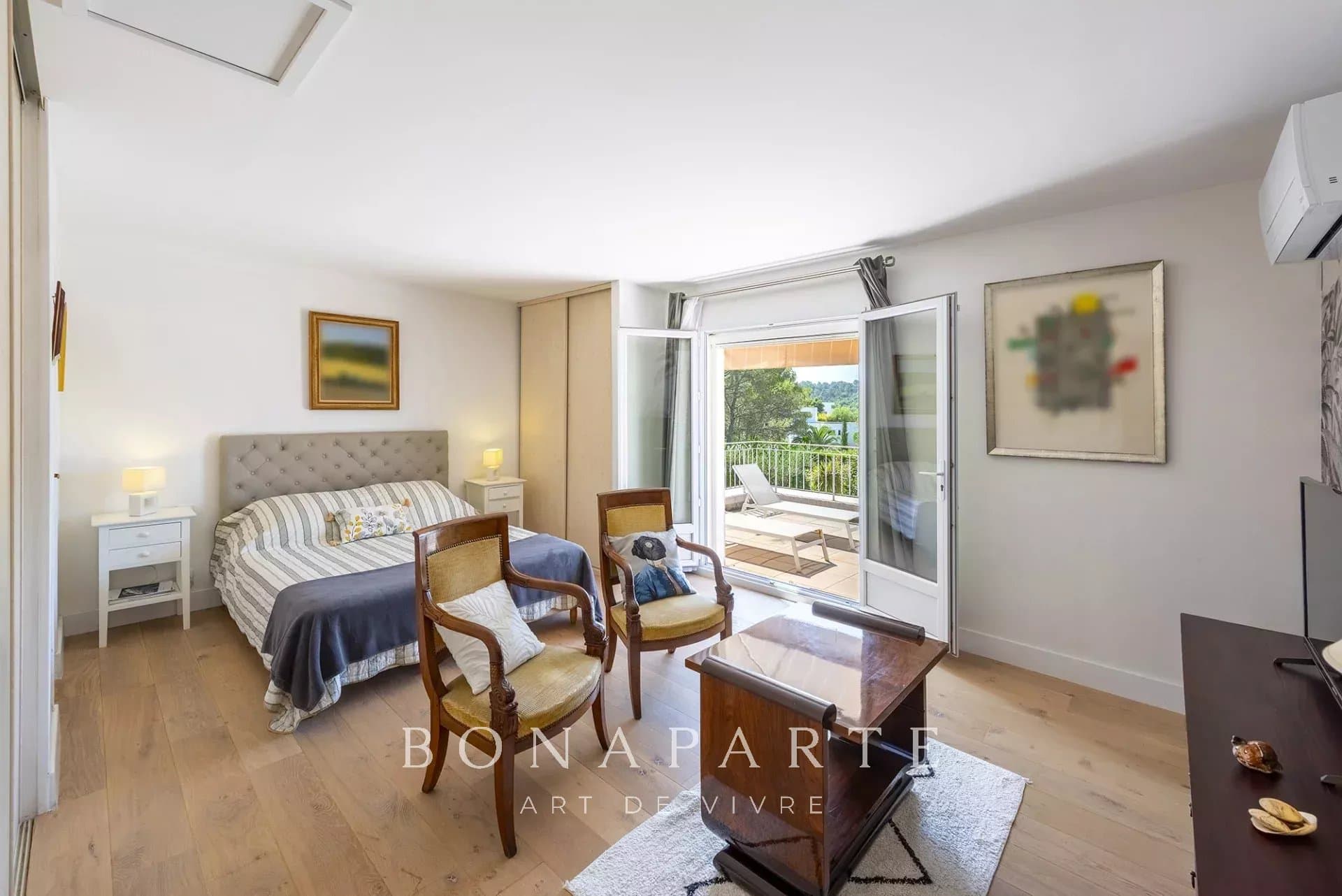 Située dans un secteur demandé, belle villa néoprovençale aux prestations soignées - Photo 9