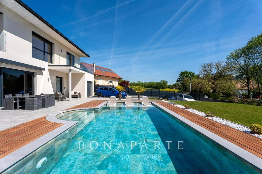 DIVONNE-LES-BAINS – MAISON CONTEMPORAINE DE PRESTIGE – PISCINE & POOL HOUSE - Photo 2