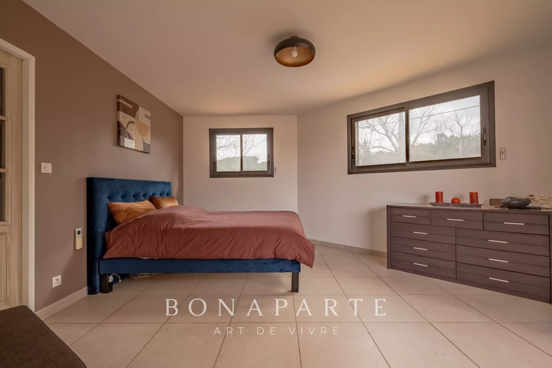 AIX-EN-PROVENCE - VILLA DE 225M² HABITABLES AVEC PISCINE ET PARC D'UN HECTARE - DPE A - Photo 8