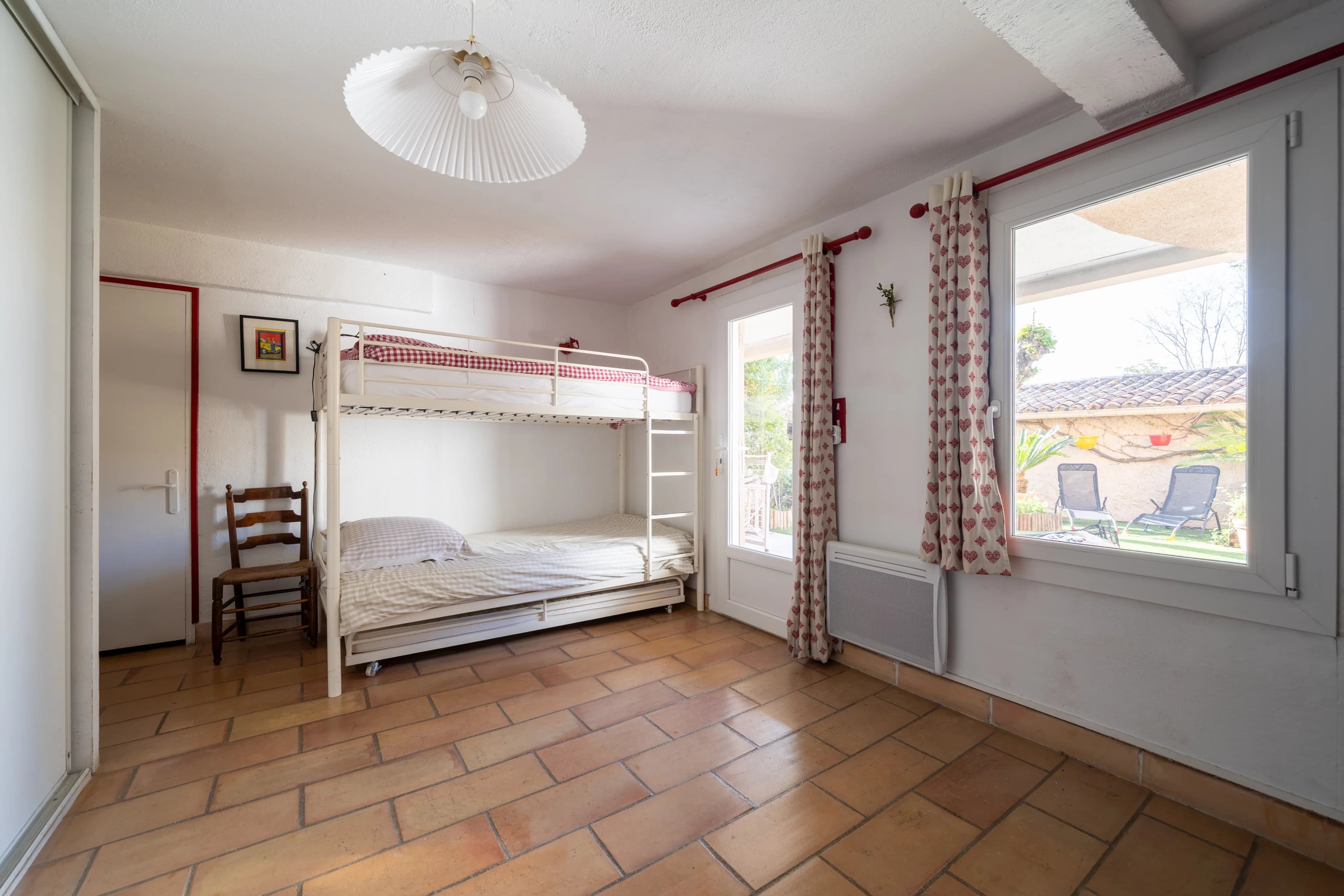 VENELLES-LE-HAUT – MAISON DE VILLAGE 137 m² – JARDIN & TERRASSES - Photo 10