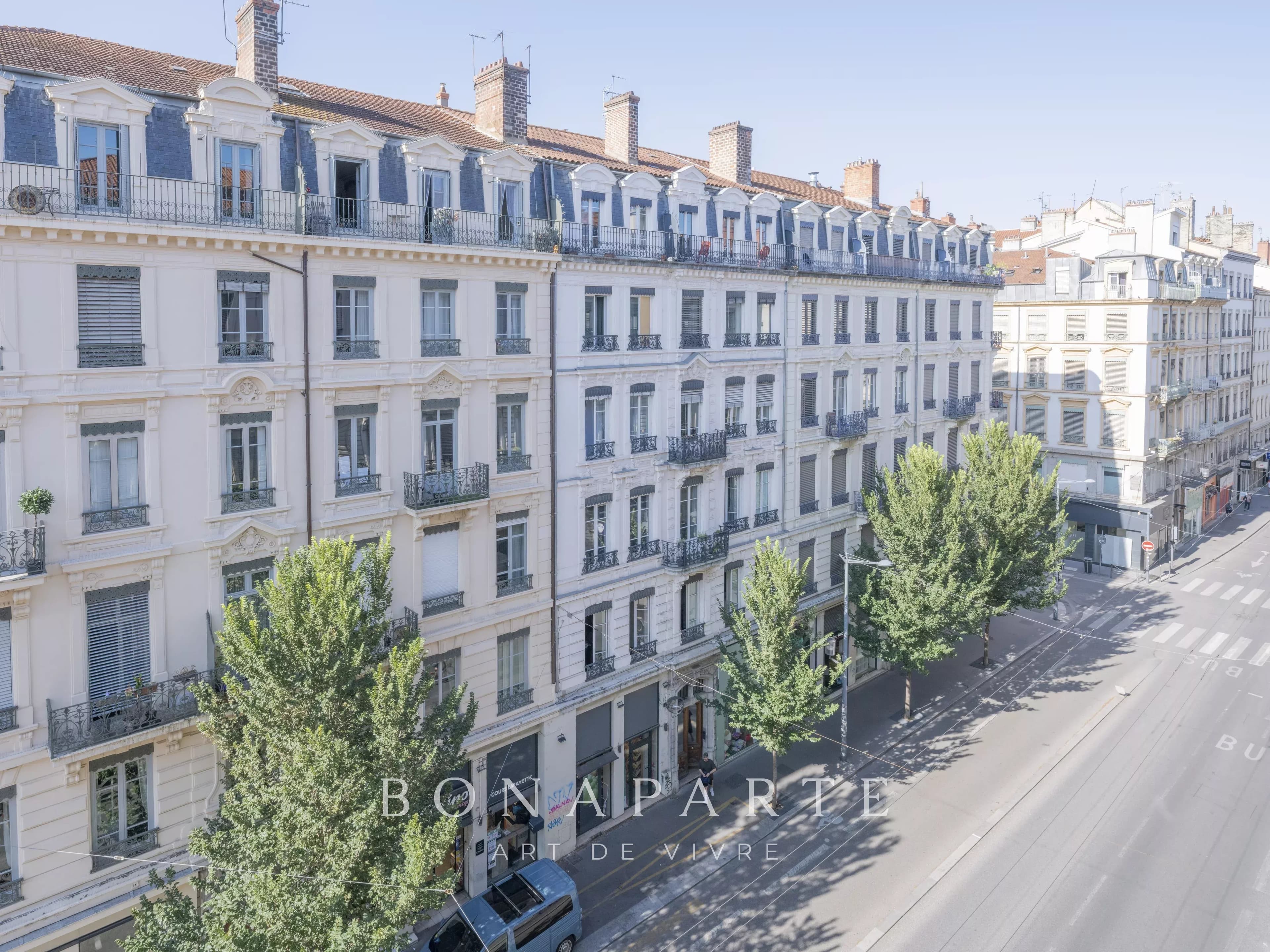 APPARTEMENT FAMILIAL DE CARACTERE - LYON 6 - 131m² - EXPOSITION SUD et EST - Photo 16