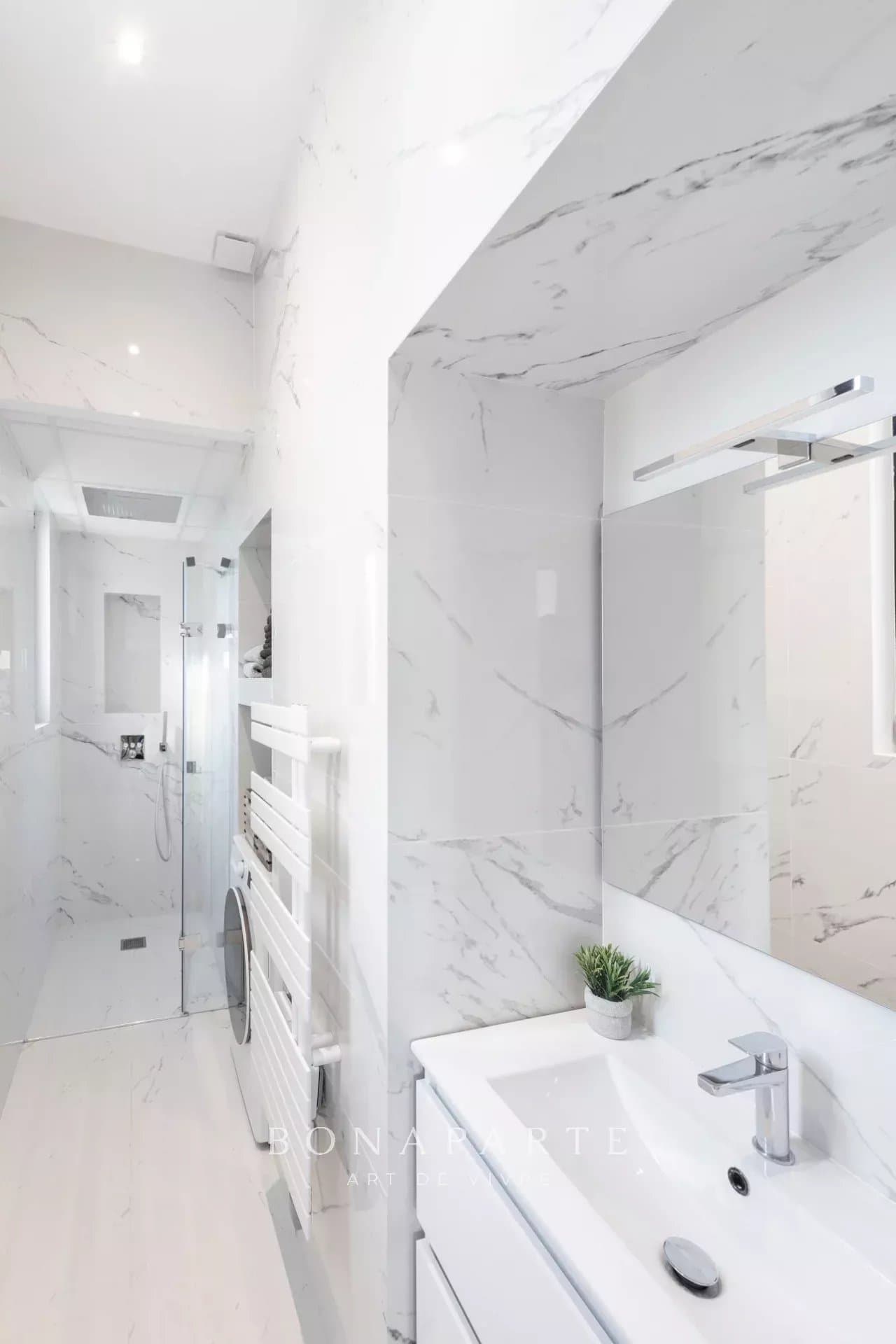 Superbe appartement rénové avec vue mer panoramique – Sainte-Maxime centre - Photo 7