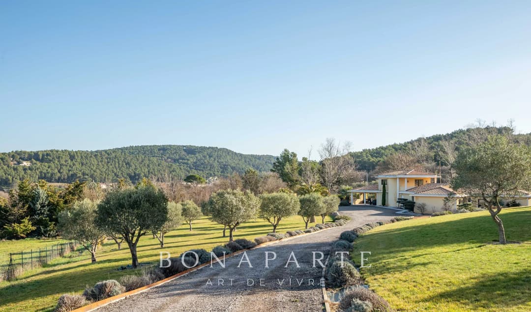 AIX-EN-PROVENCE - VILLA DE 225M² HABITABLES AVEC PISCINE ET PARC D'UN HECTARE - DPE A - Photo 10