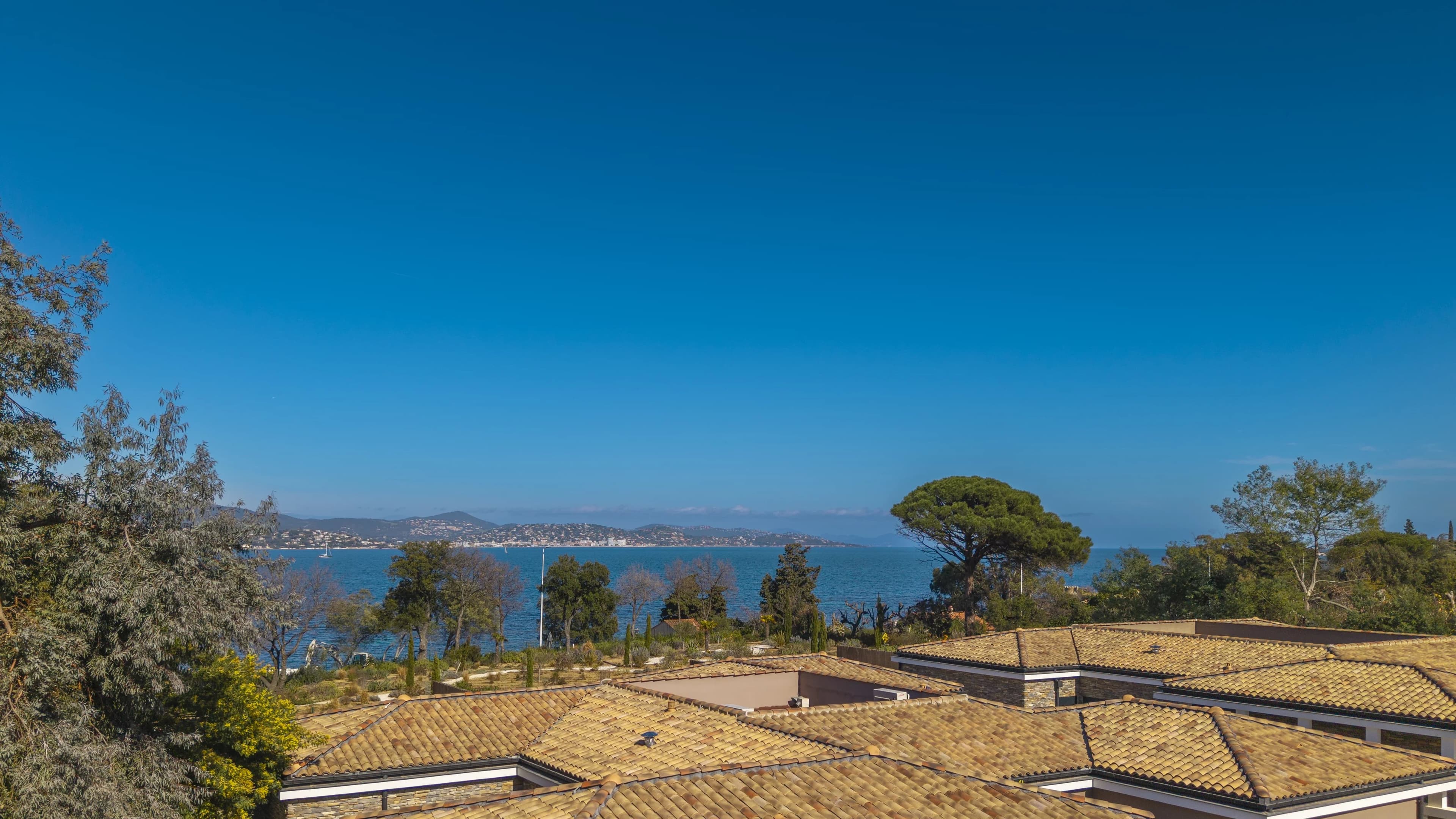 EXCLUSIVITE : Magnifique "villa appartement" en duplex avec très belle vue mer - Photo 5
