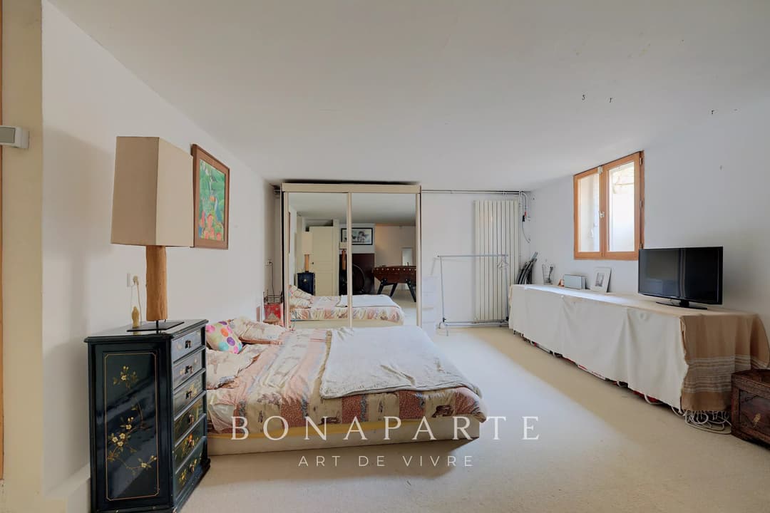 SURESNES - Maison en pierre meulière avec jardin à l’abri des regards – 204 m² - Photo 20