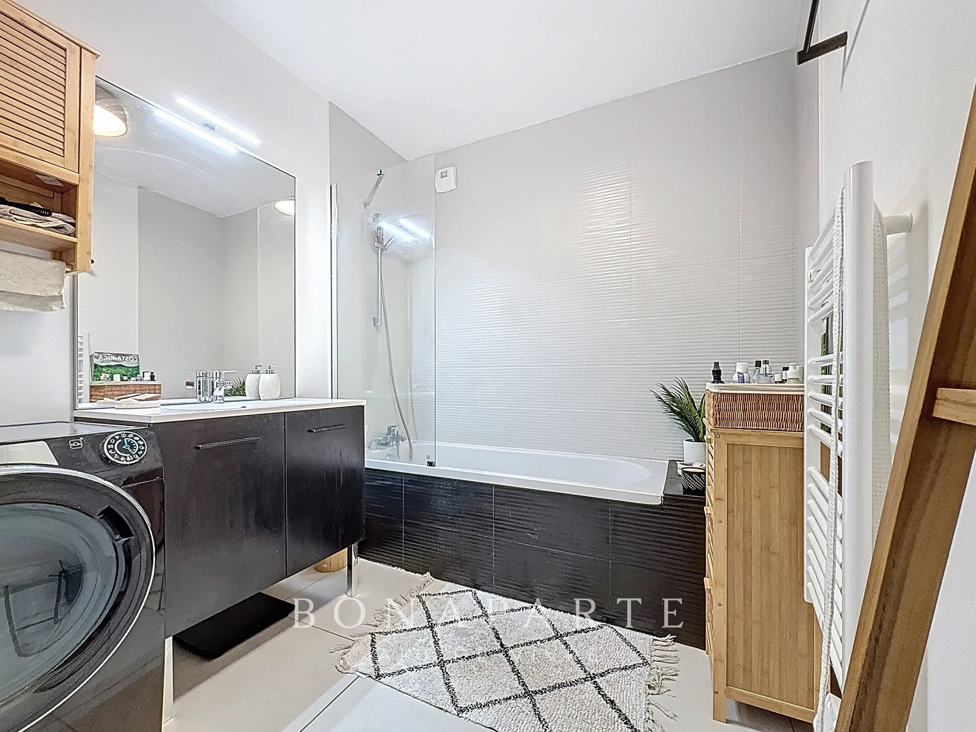 DIVONNE-LES-BAINS CENTRE-VILLE - APPARTEMENT AVEC JARDIN - Photo 6