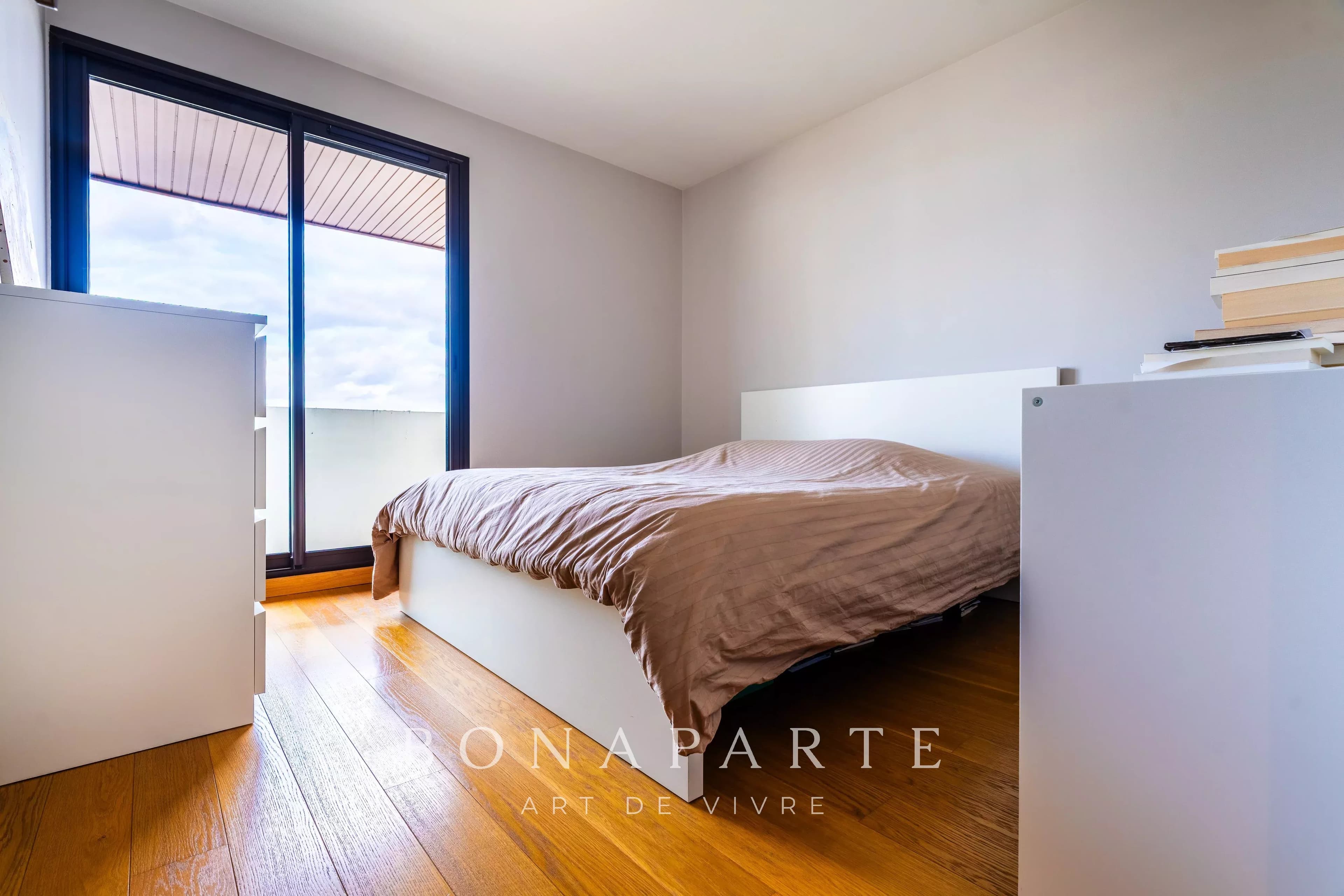 NIORT CENTRE- APPARTEMENT D'EXCEPTION - 4 CHAMBRES – DERNIER ETAGE AVEC ASCENSEUR - Photo 7