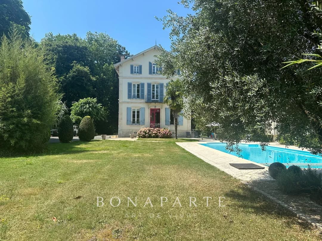 Propriété d'exception : Élégante maison de maître avec dépendances - Photo 2