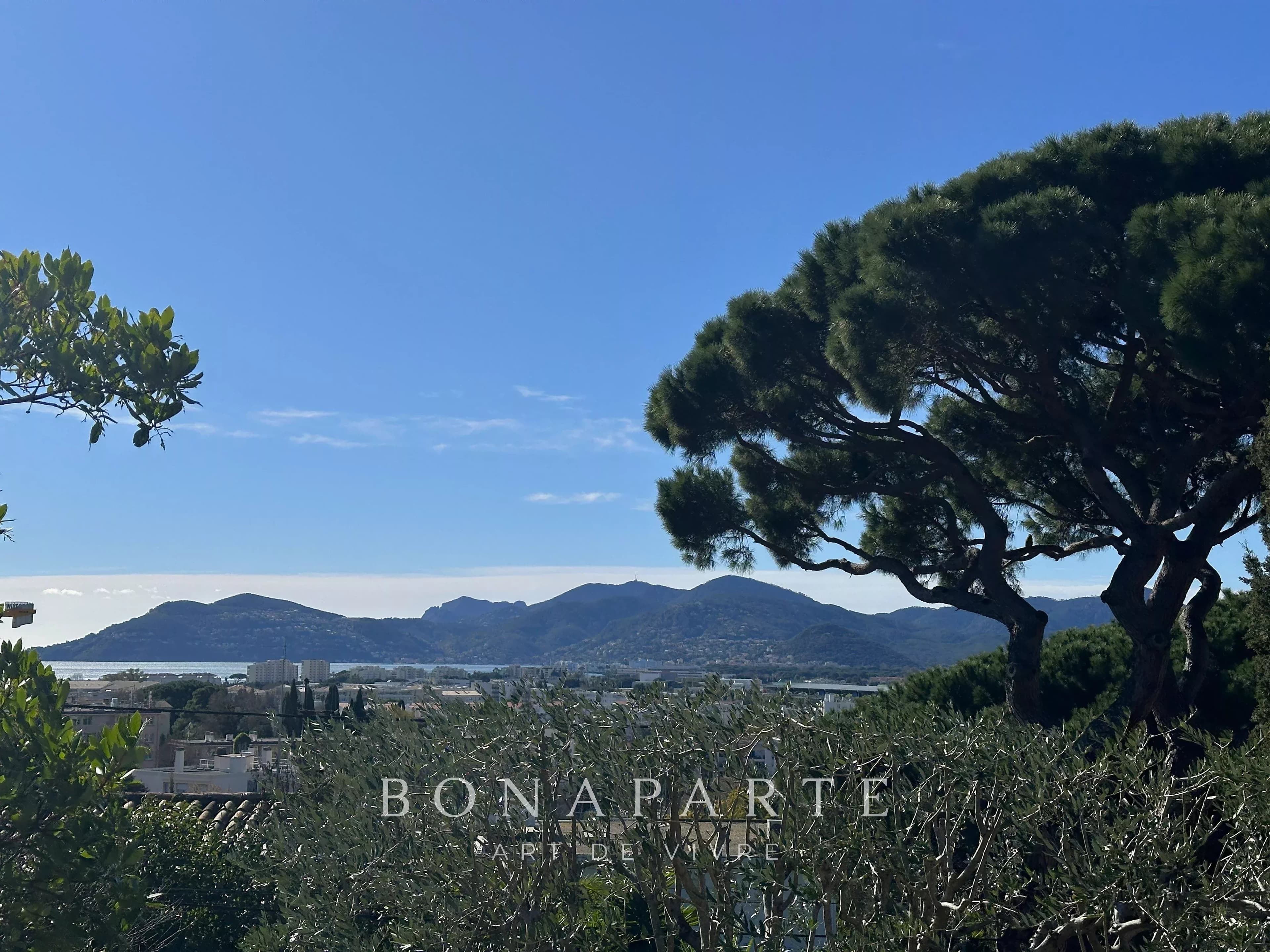 CANNES - MAISON VUE MER - CROIX DES GARDES