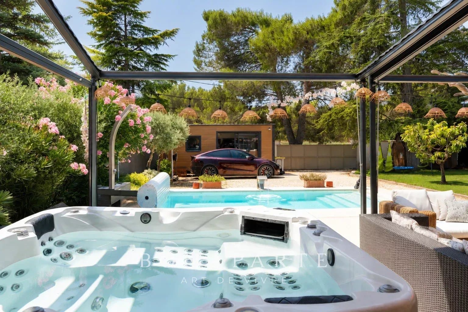 VENTABREN – VILLA CONTEMPORAINE DE PLAIN-PIED AVEC PISCINE CHAUFFÉE ET JACUZZI - Photo 1